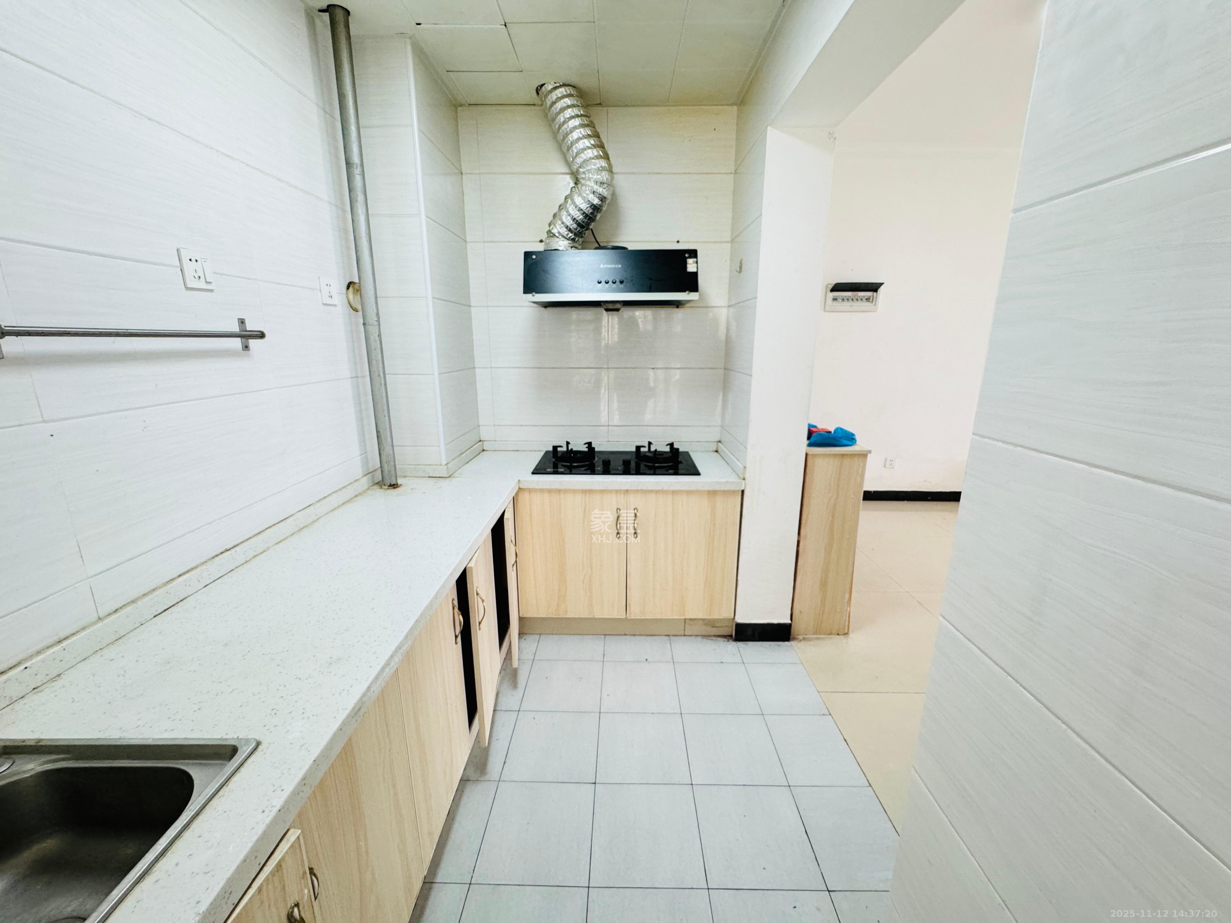 芙蓉别墅山庄(嘉湘华庭) 3室2厅1卫 2700.0元/月 芙蓉别墅山庄(嘉湘华庭) 3室2厅1卫 2700.0元/月室内图