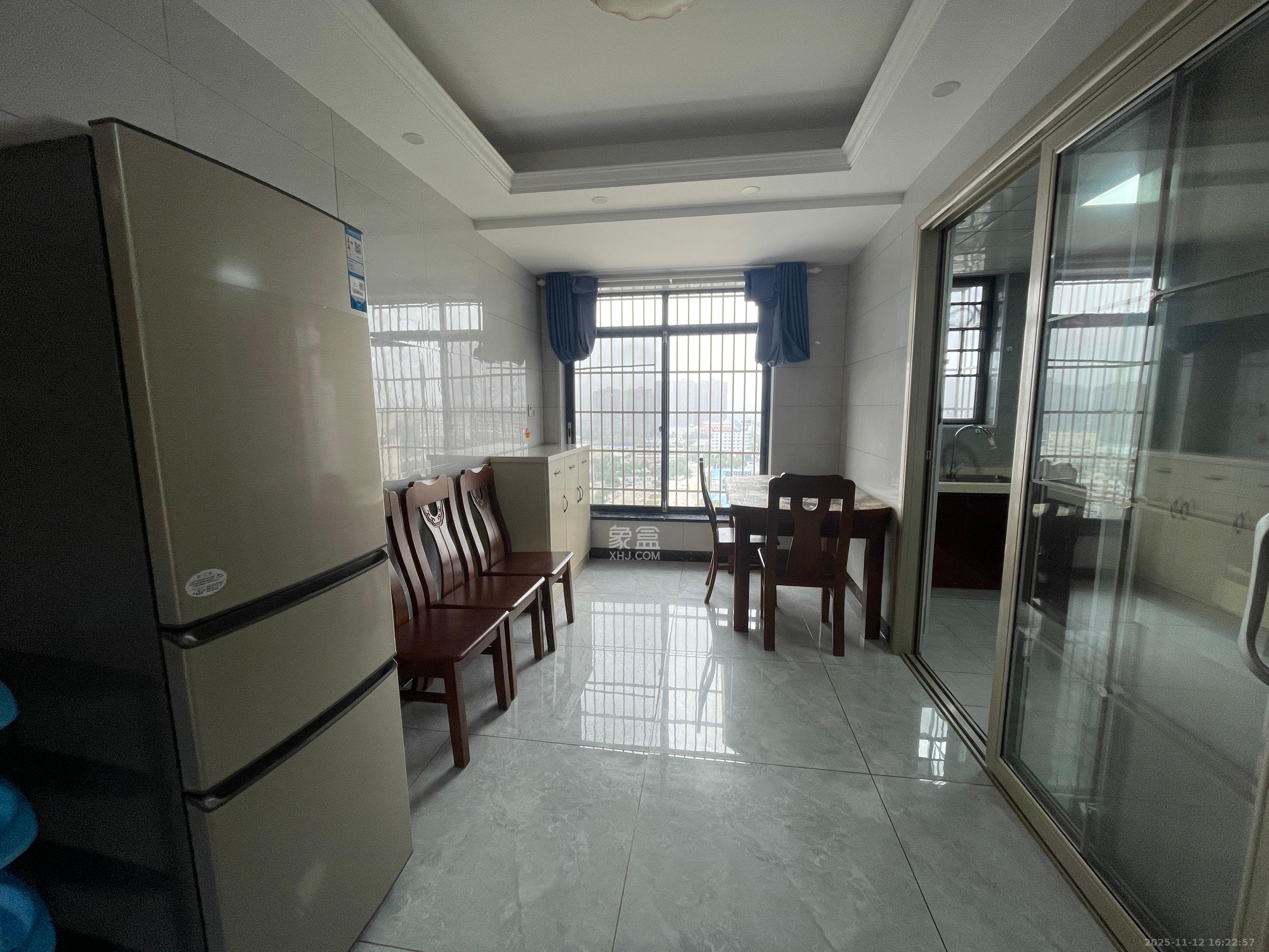 东岸梅园小区  2室2厅1卫    2200.0元/月室内图