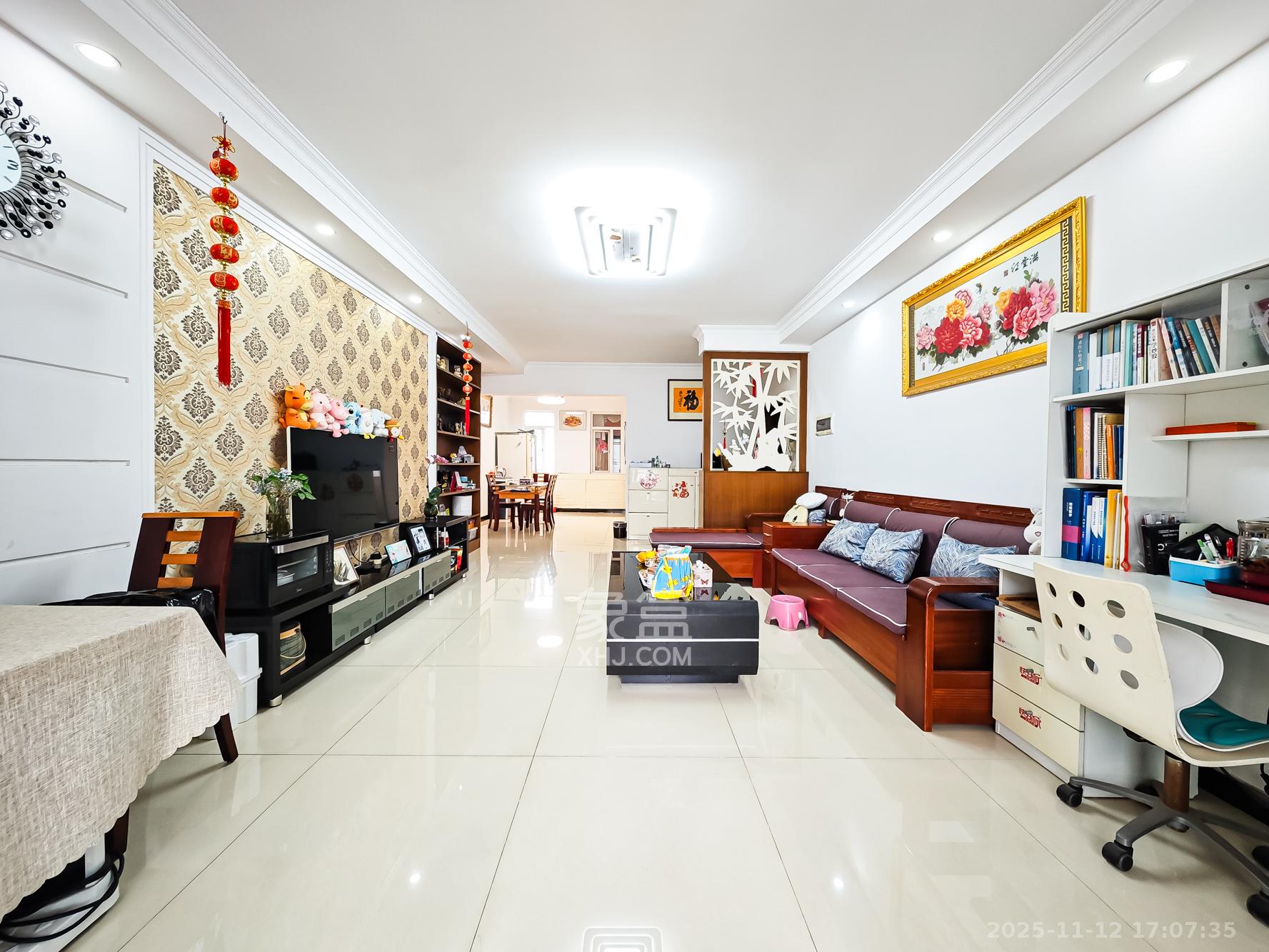 山语城一期  3室2厅2卫    98.0万客厅