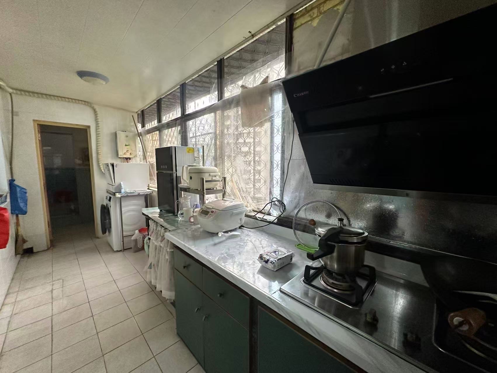 国贸大院  3室2厅2卫    86.0万客厅