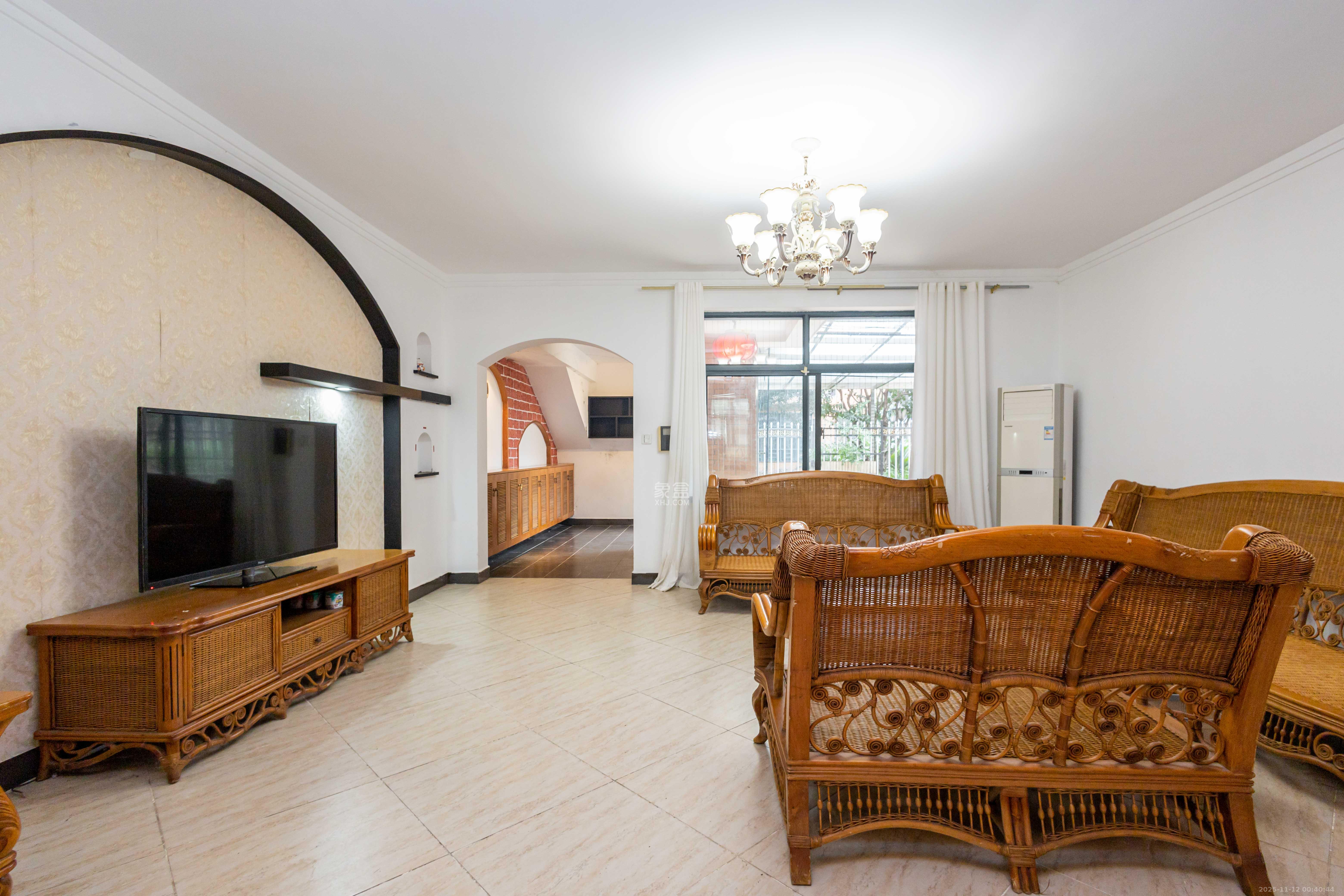 东业早安星城 4室2厅2卫 139.8万 东业早安星城 4室2厅2卫 139.8万客厅