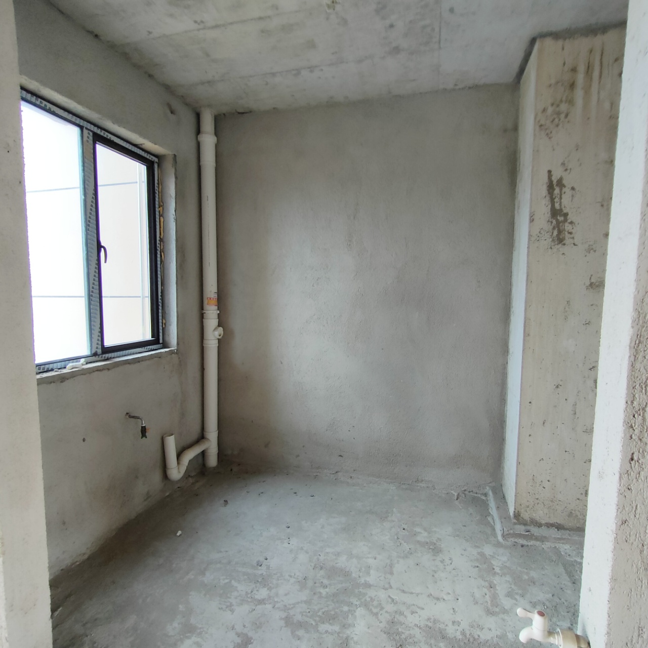 吉鸿花园 3室2厅2卫 63.8万 吉鸿花园 3室2厅2卫 63.8万客厅