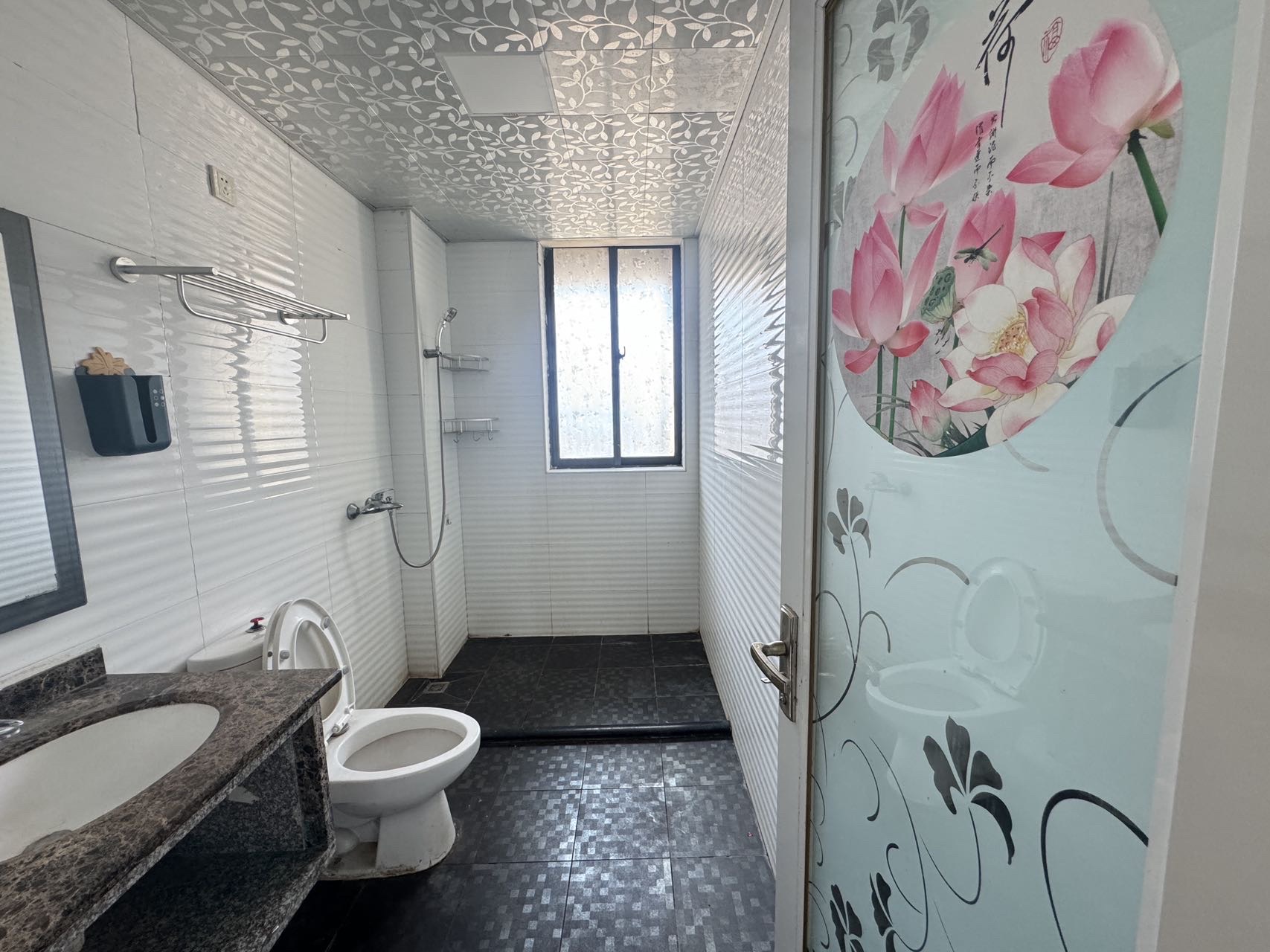 锦地翰城一期 3室2厅2卫 135.0万 锦地翰城一期 3室2厅2卫 135.0万客厅