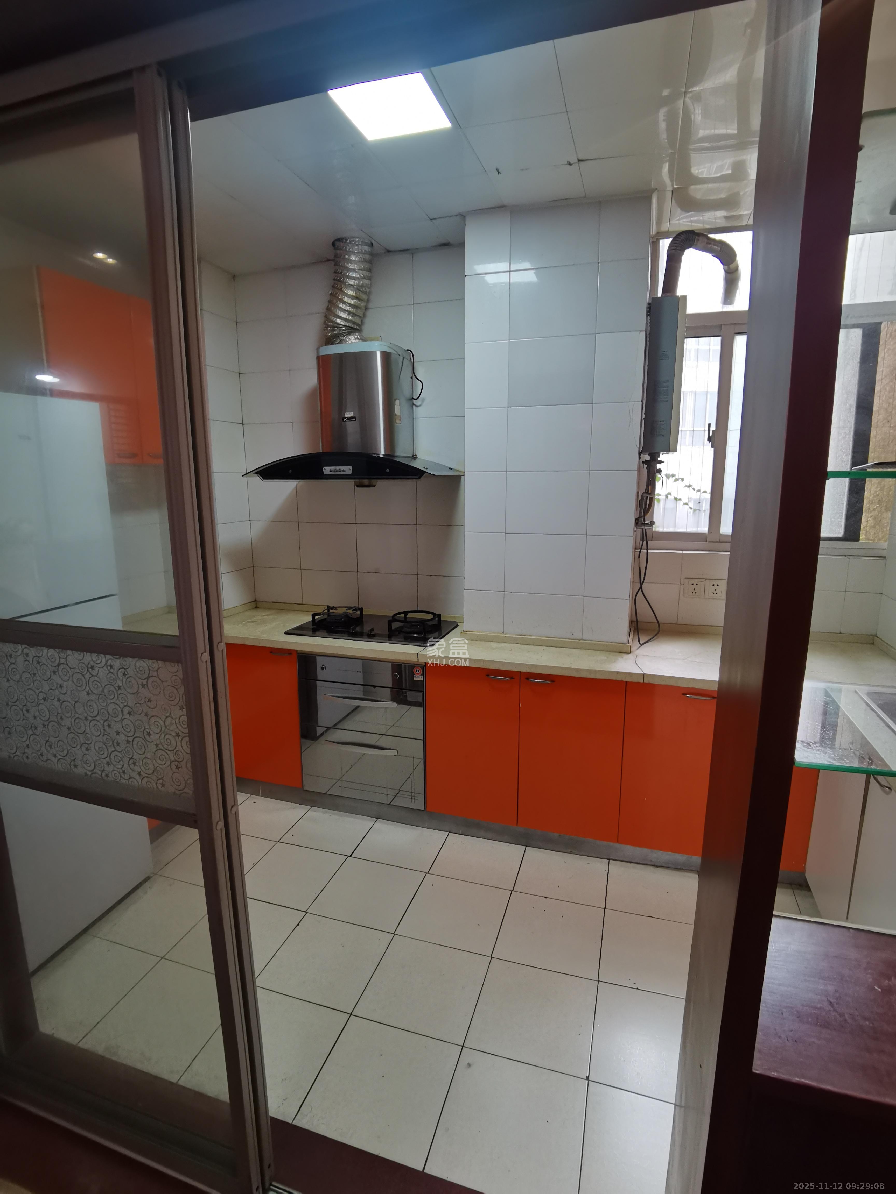 顺天黄金海岸  3室2厅2卫    2600.0元/月室内图