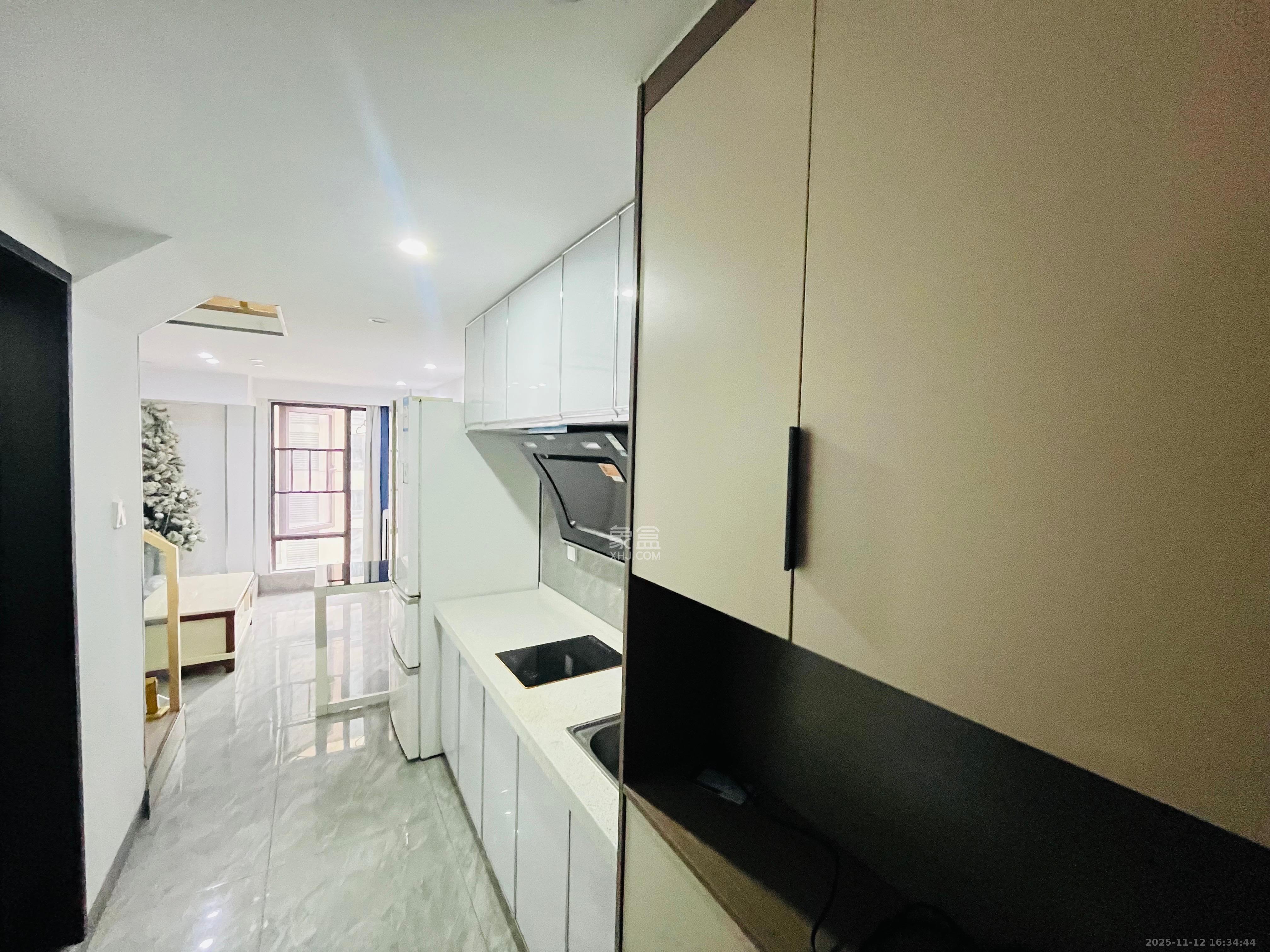 卓越江岸  2室1厅1卫    2300.0元/月室内图