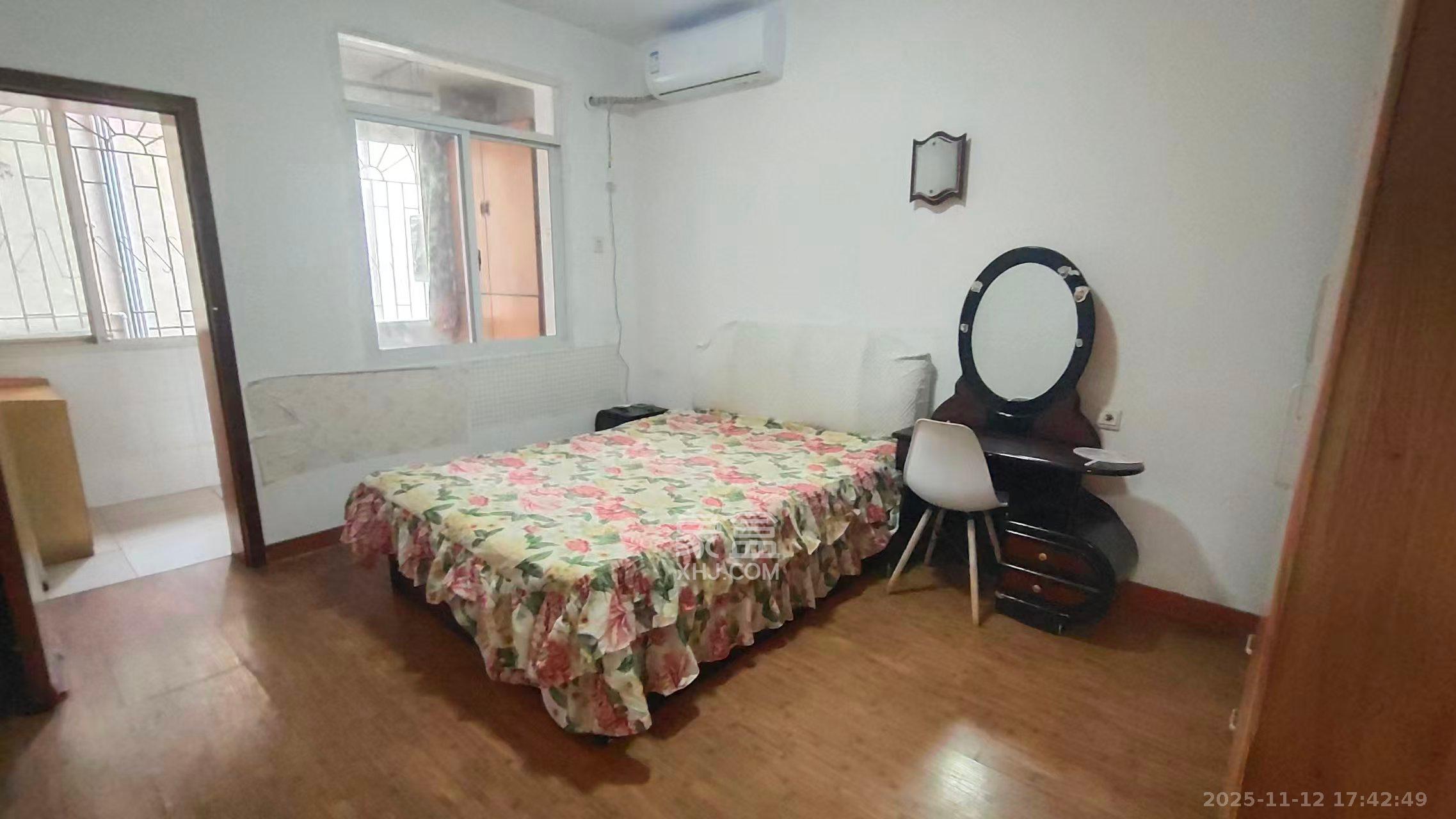 向东南社区  2室1厅1卫    1300.0元/月室内图