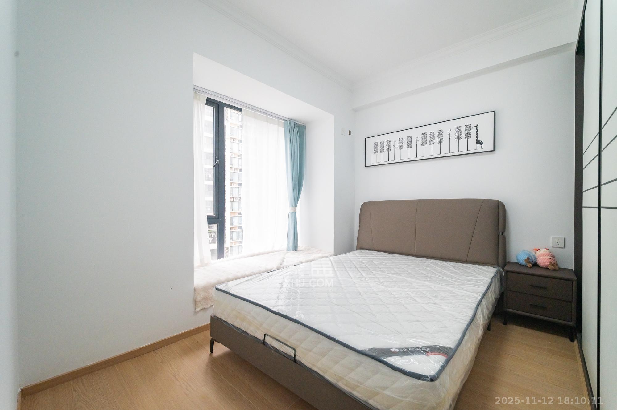 蓝山郡 4室2厅2卫 95.8万 蓝山郡 4室2厅2卫 95.8万卧室