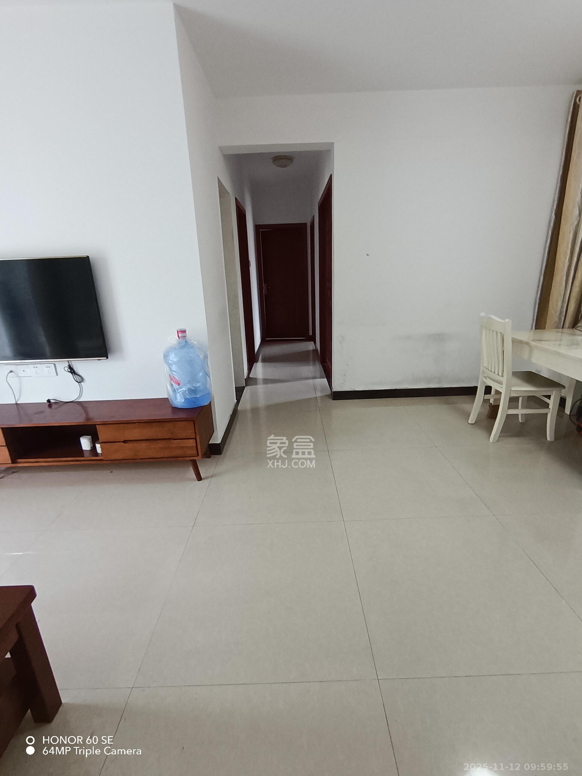 谷山乐园二期  3室2厅1卫    1900.0元/月室内图