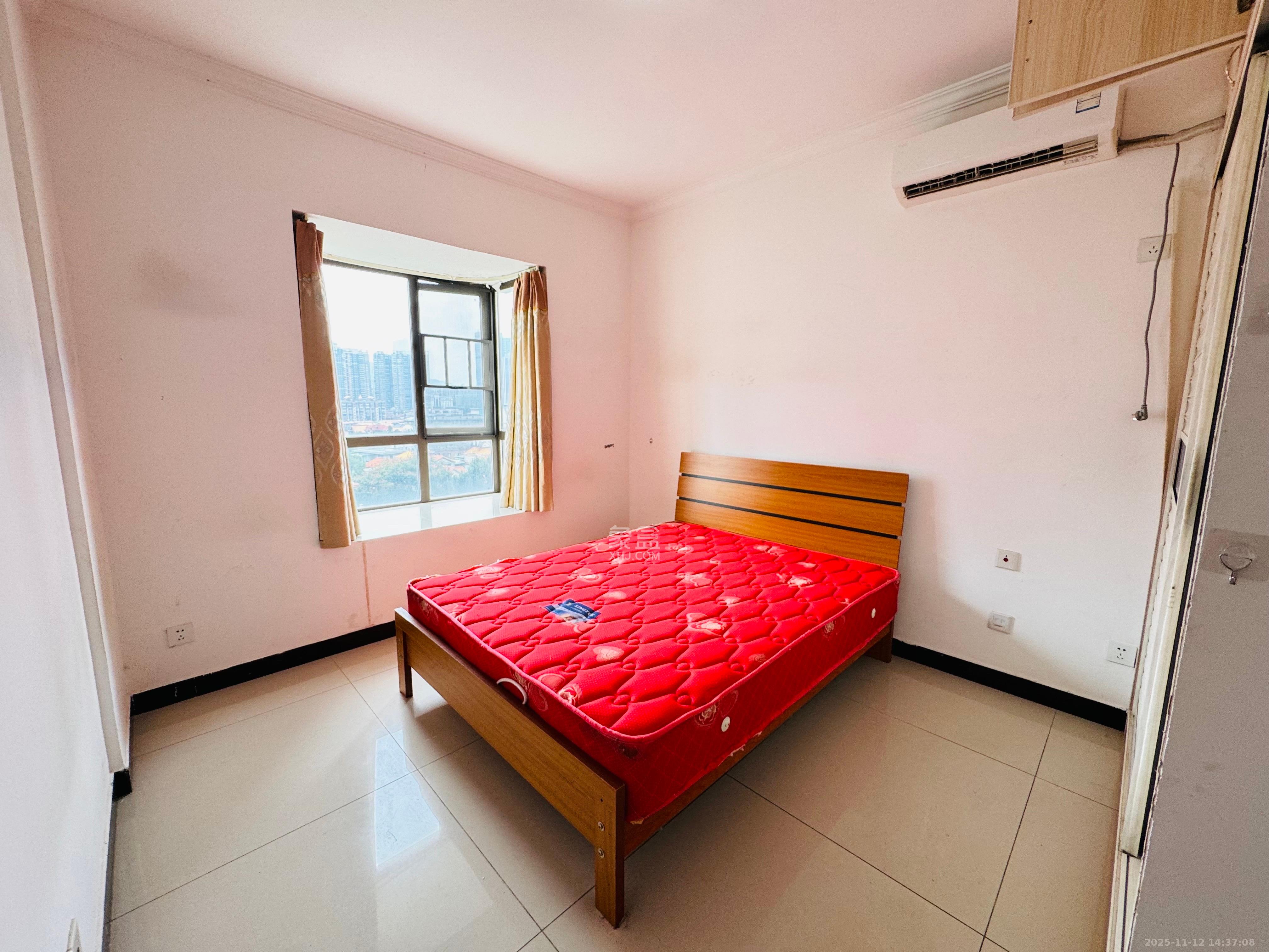 芙蓉别墅山庄（嘉湘华庭）  3室2厅1卫    2700.0元/月室内图