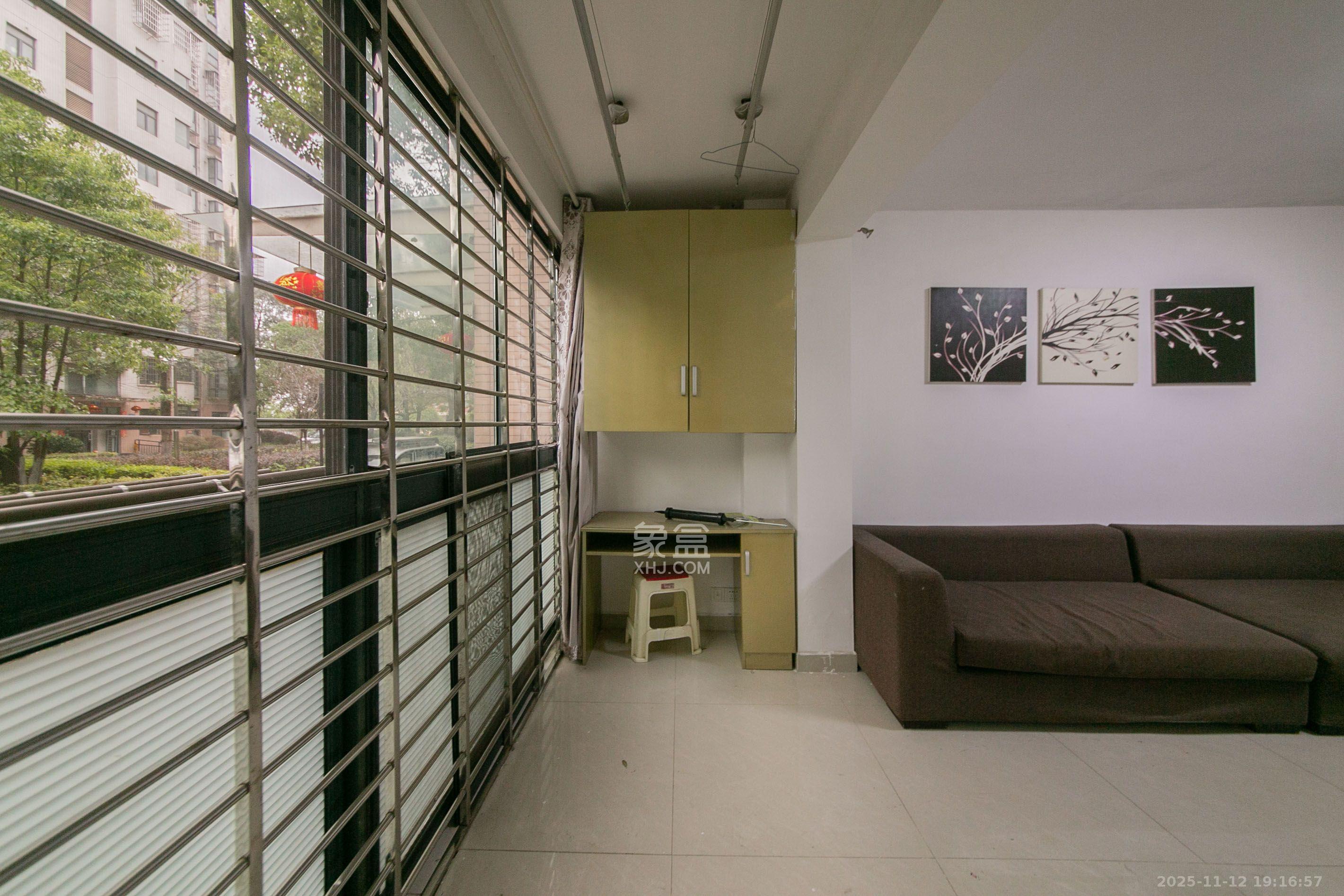 山语城一期  3室2厅2卫    2000.0元/月室内图