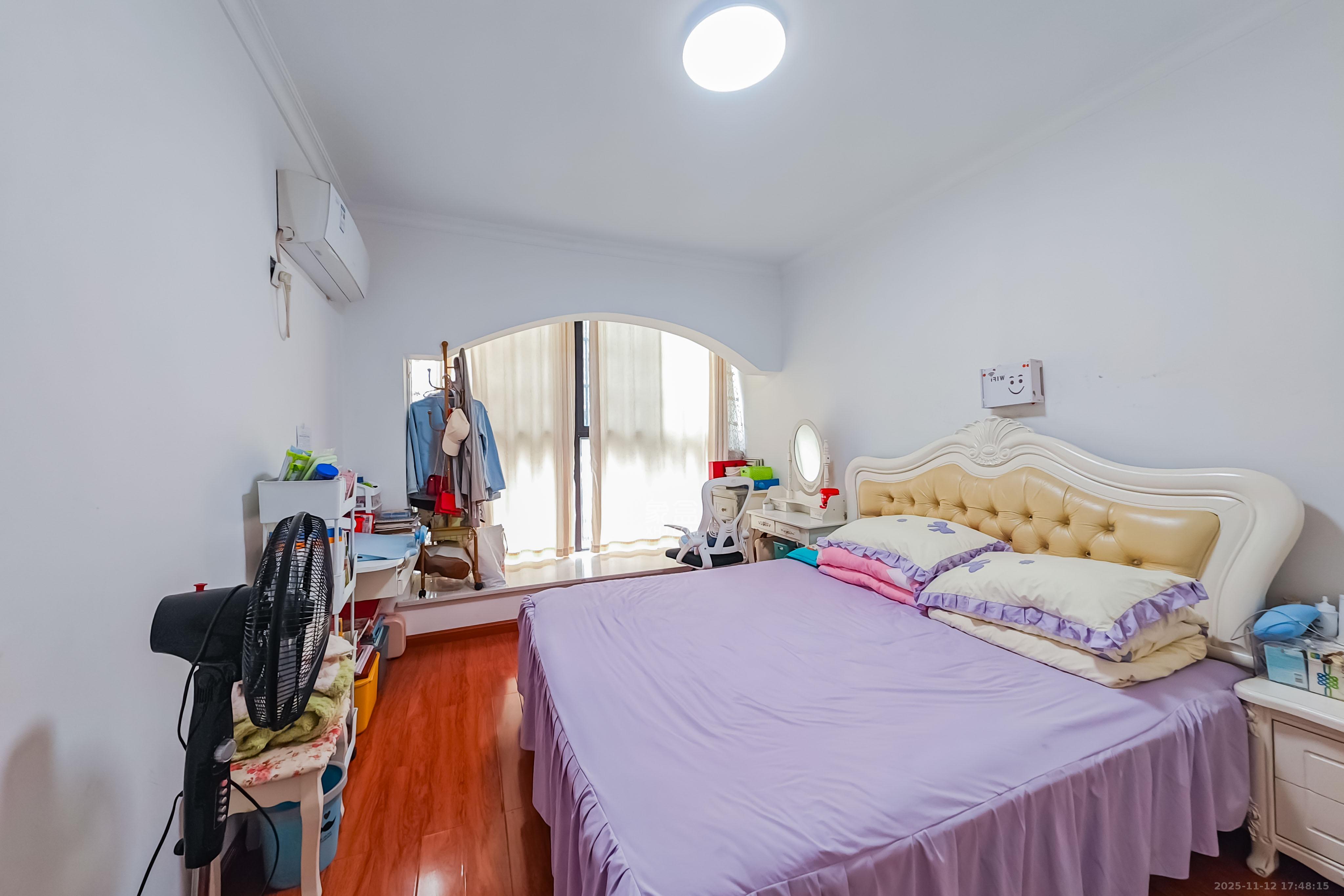 绿地之窗  4室2厅1卫    78.0万卧室