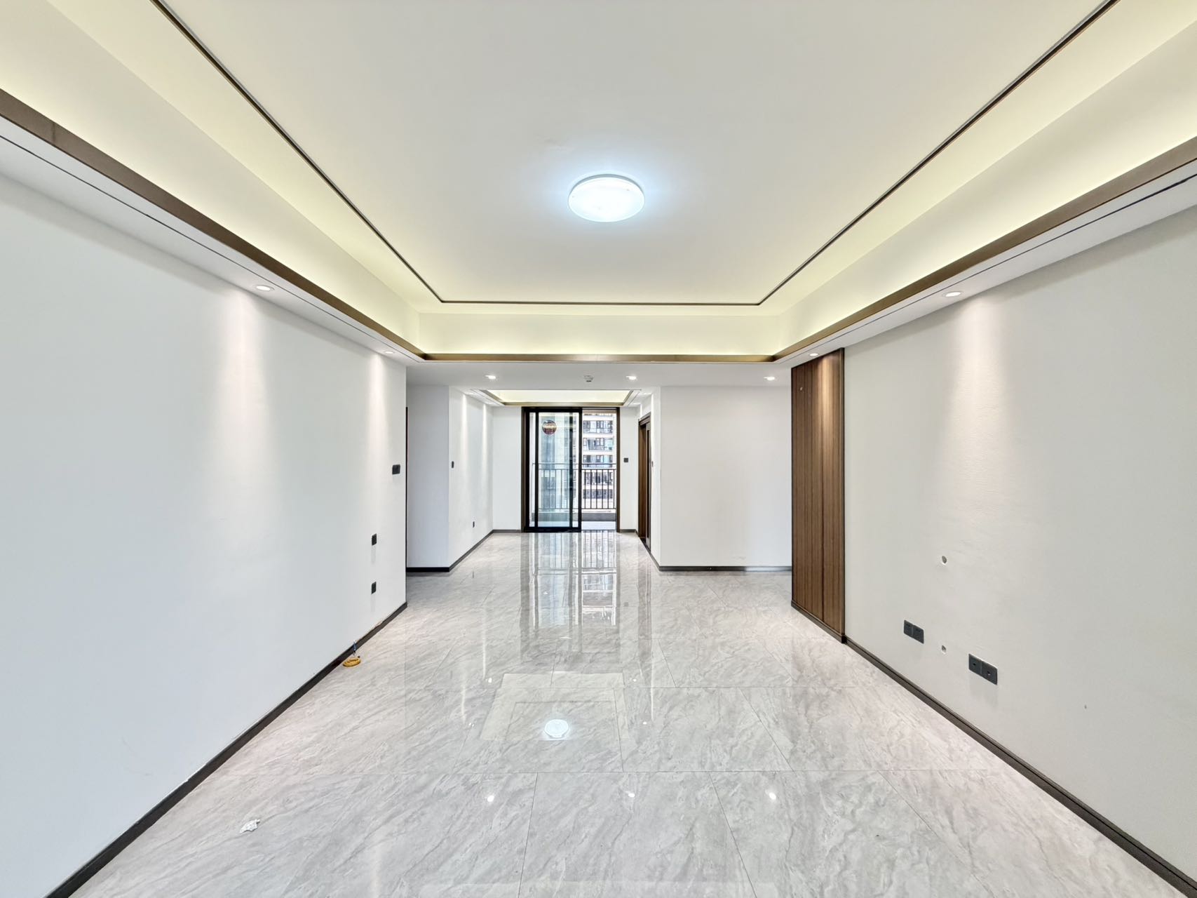 海航豪庭南苑  3室2厅1卫    4000.0元/月室内图