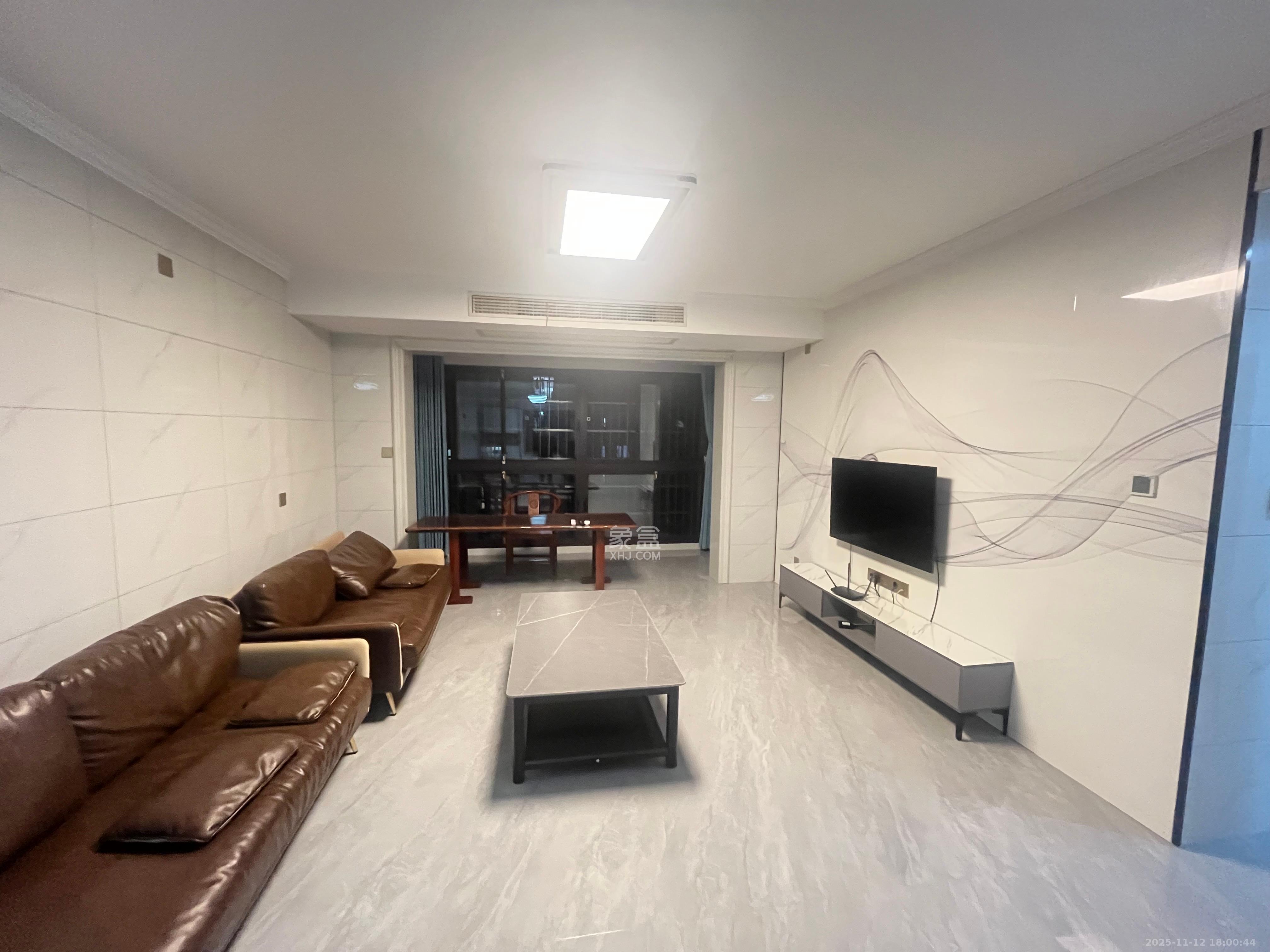 和润园三期  4室2厅2卫    3200.0元/月