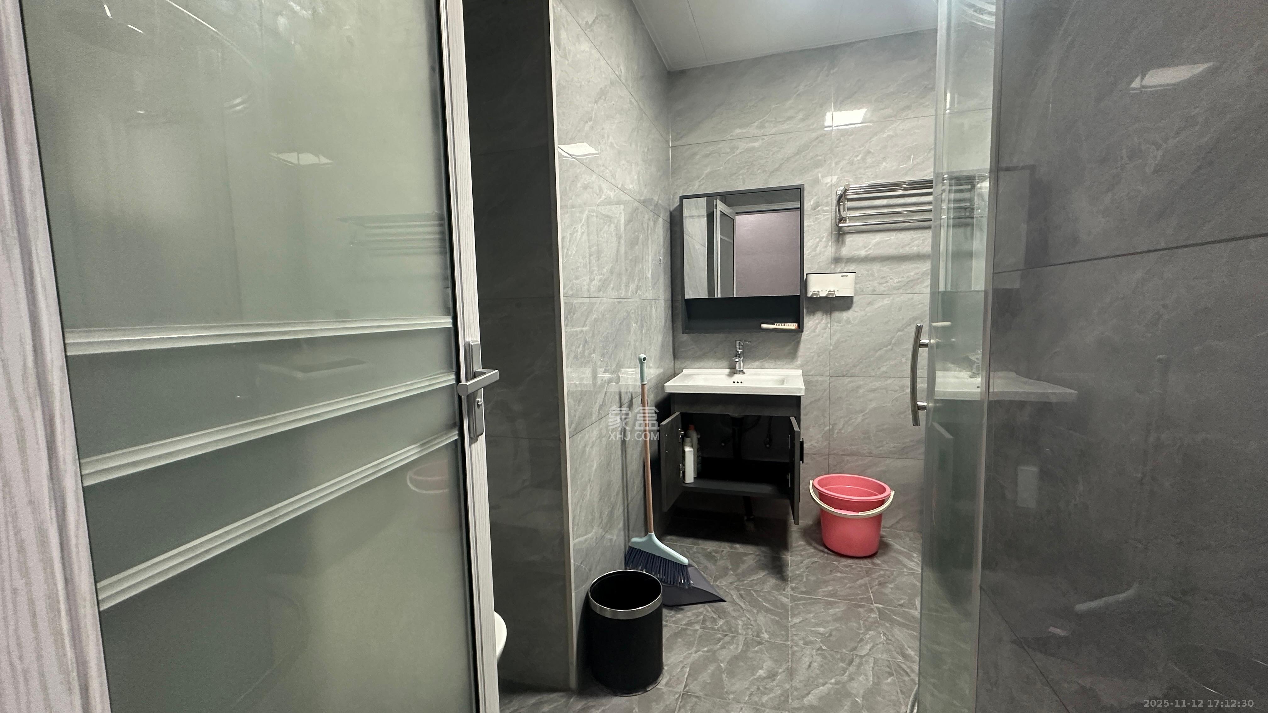 开利星空城市公馆  1室1厅1卫    1300.0元/月室内图