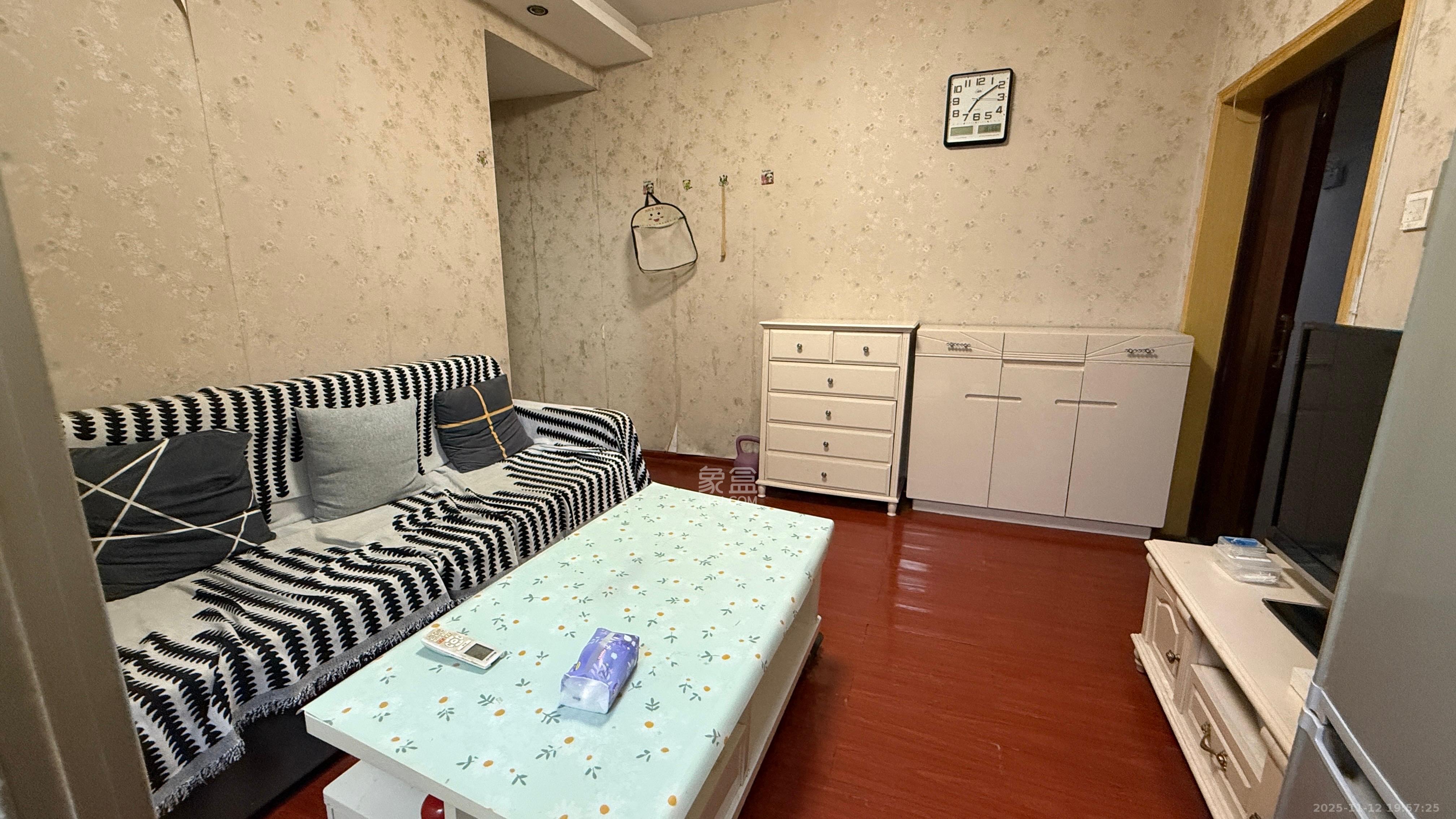 上东辛顿公寓  1室1厅1卫    1600.0元/月室内图