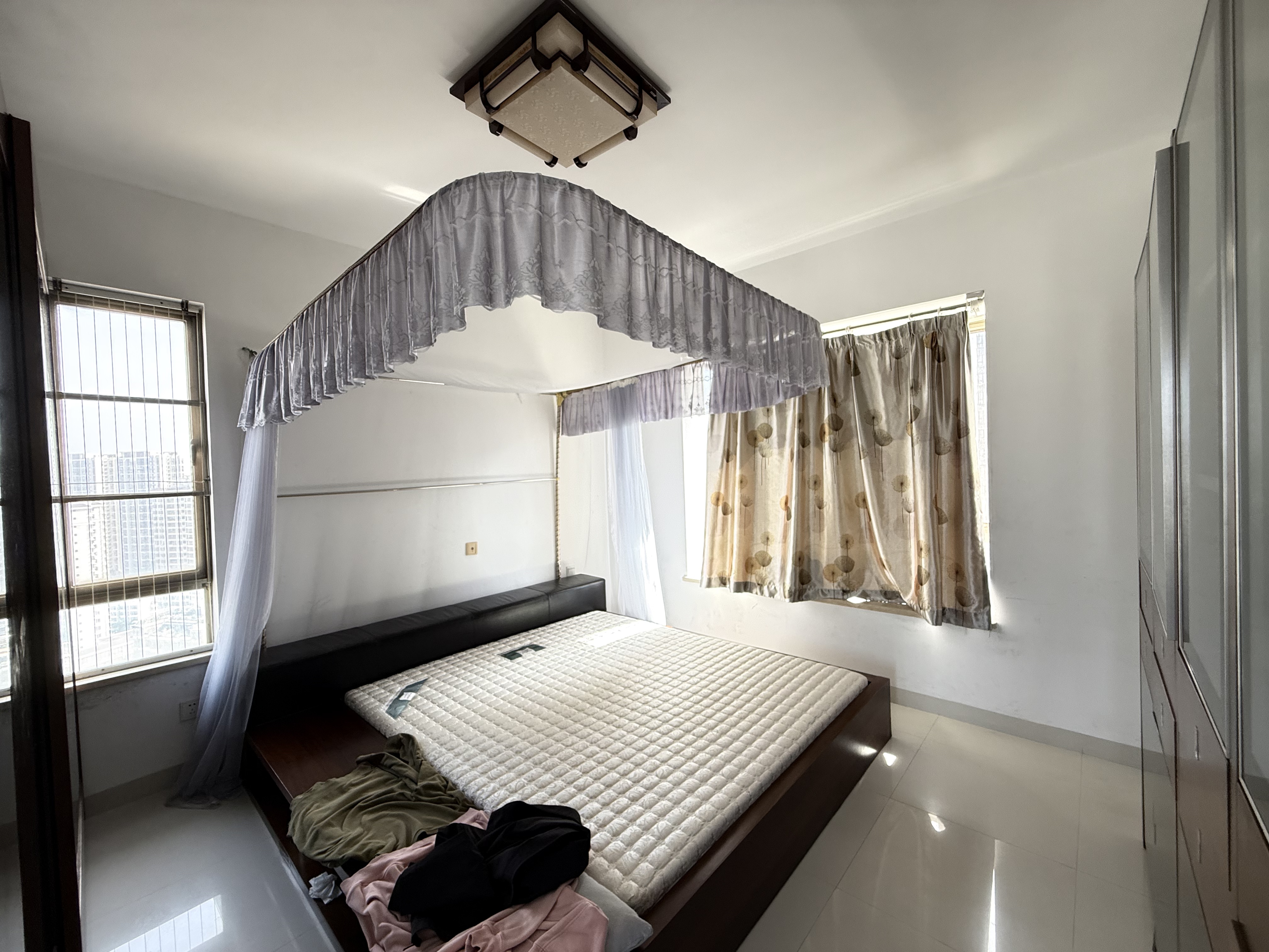 现代花园三期 3室2厅2卫 3200.0元/月 现代花园三期 3室2厅2卫 3200.0元/月室内图