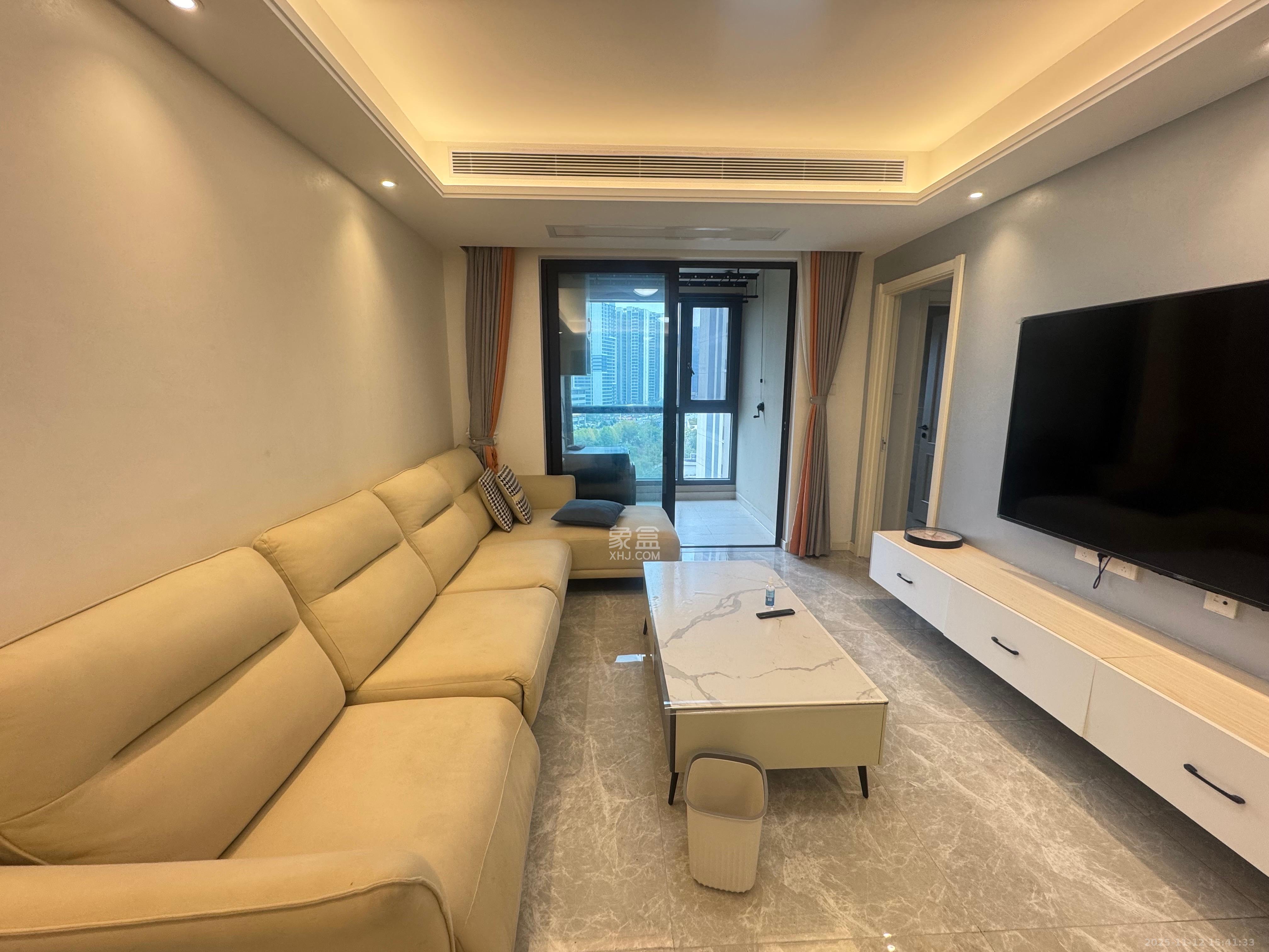 万科金色梦想B区  3室2厅2卫    3000.0元/月