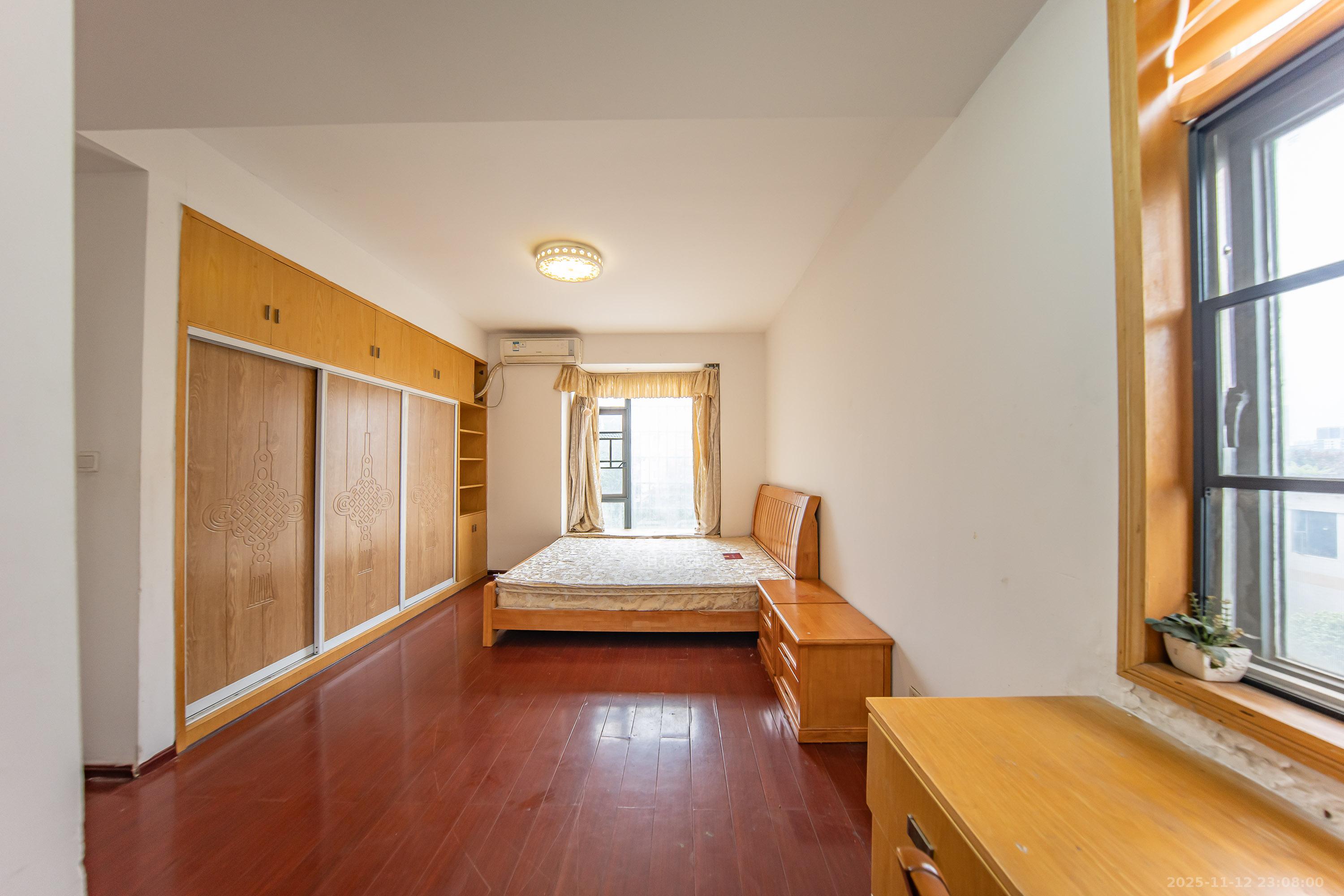 枫华府第 3室2厅2卫 63.8万 枫华府第 3室2厅2卫 63.8万卧室