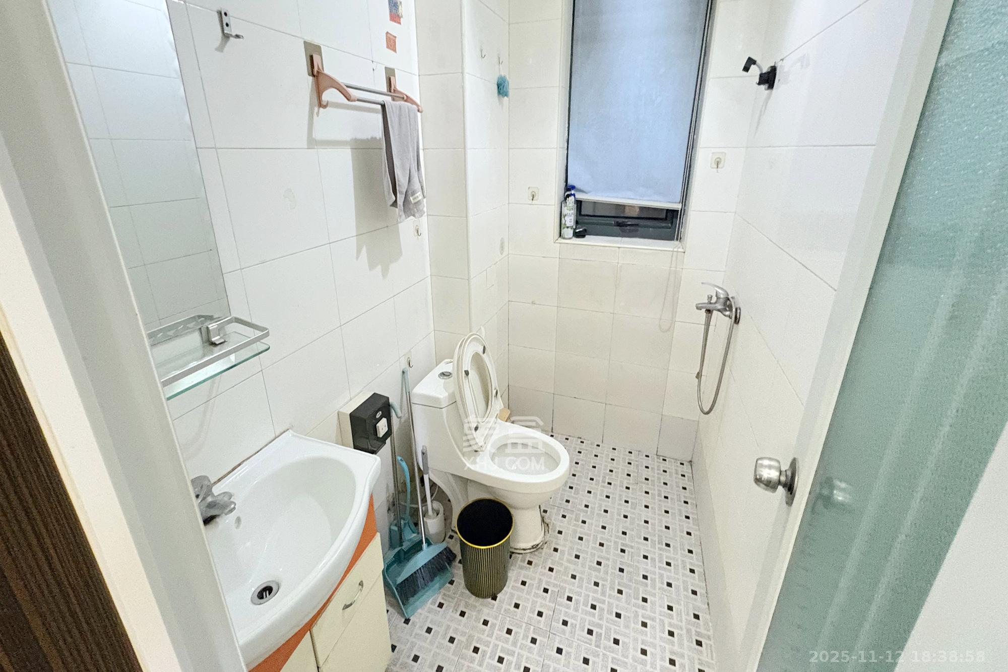 中天广场  1室1厅1卫    55.0万卫生间