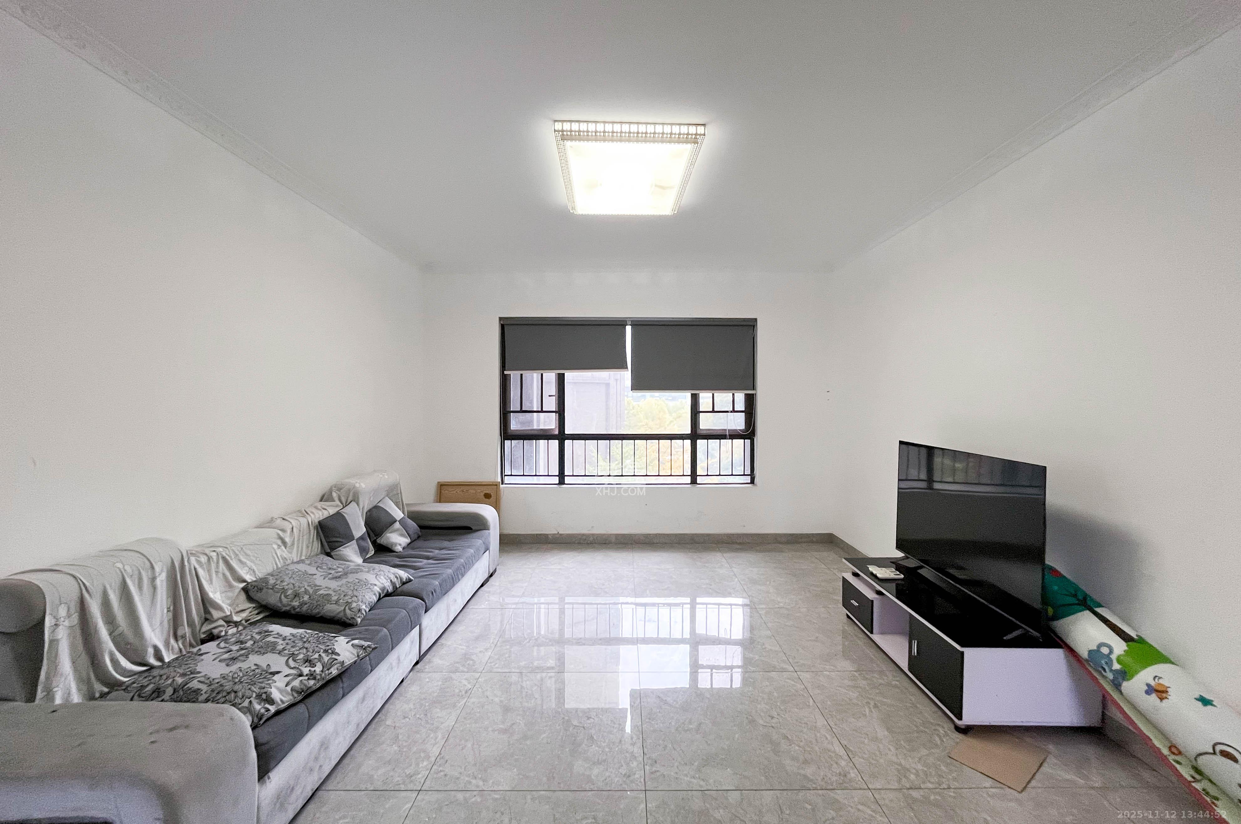 中海梅溪湖壹号 3室2厅2卫 182.0万 中海梅溪湖壹号 3室2厅2卫 182.0万客厅