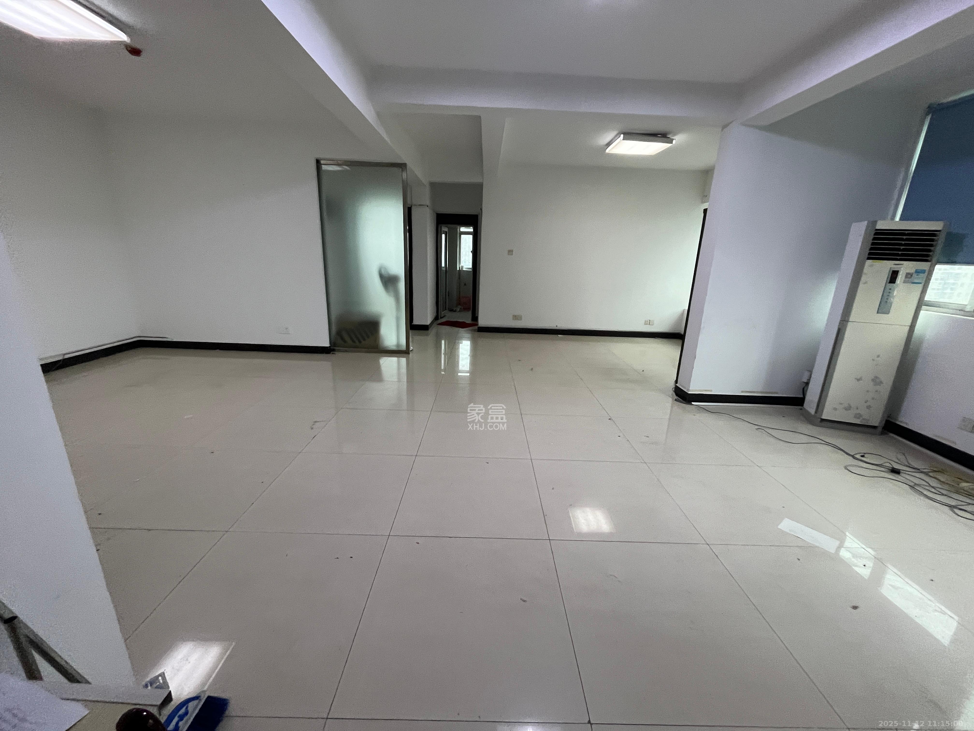 上河国际F座 3室2厅2卫 3200.0元/月 上河国际F座 3室2厅2卫 3200.0元/月室内图