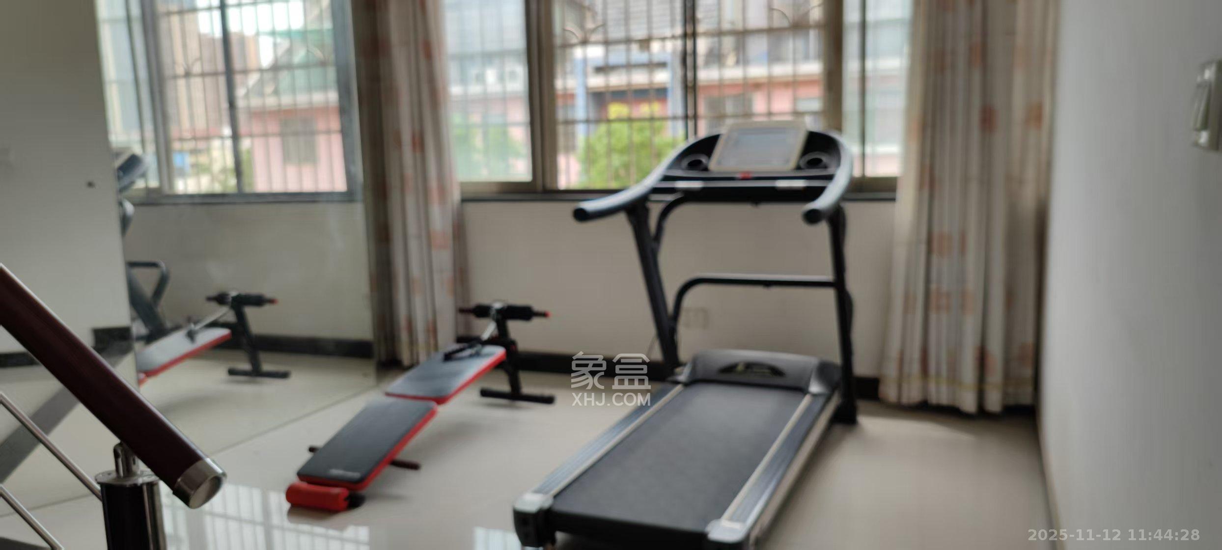 新星小区 4室2厅2卫 2100.0元/月 新星小区 4室2厅2卫 2100.0元/月室内图