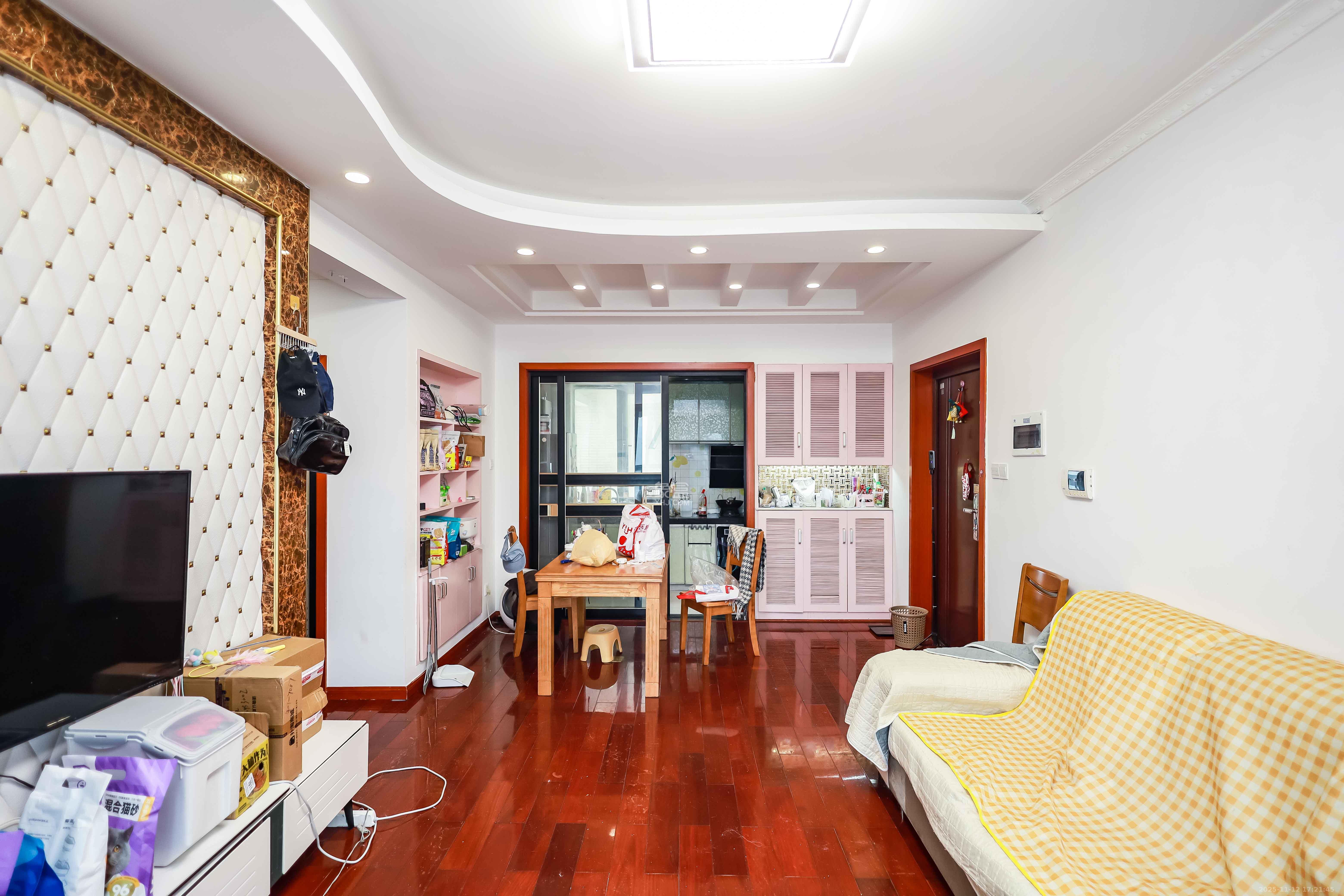 莱茵城 3室2厅2卫 80.0万 莱茵城 3室2厅2卫 80.0万客厅