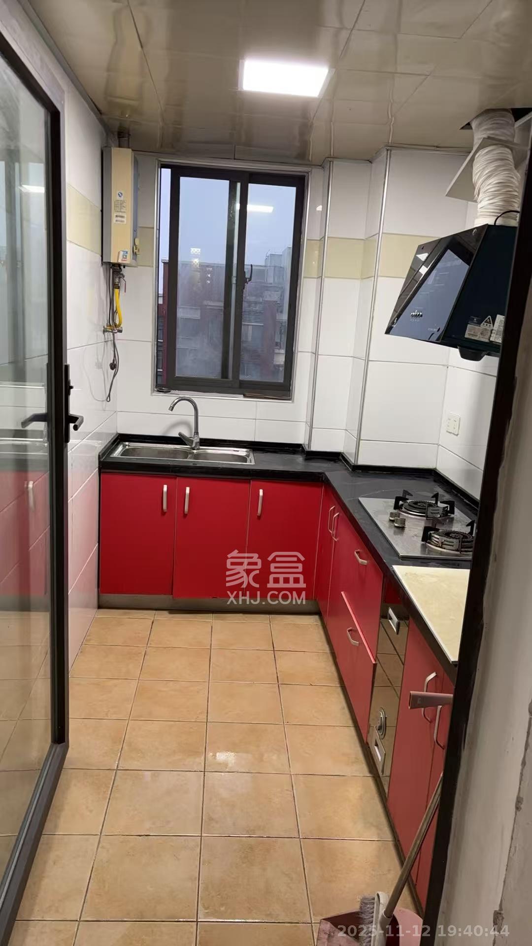 华润凤凰城二期  1室1厅1卫    1600.0元/月室内图