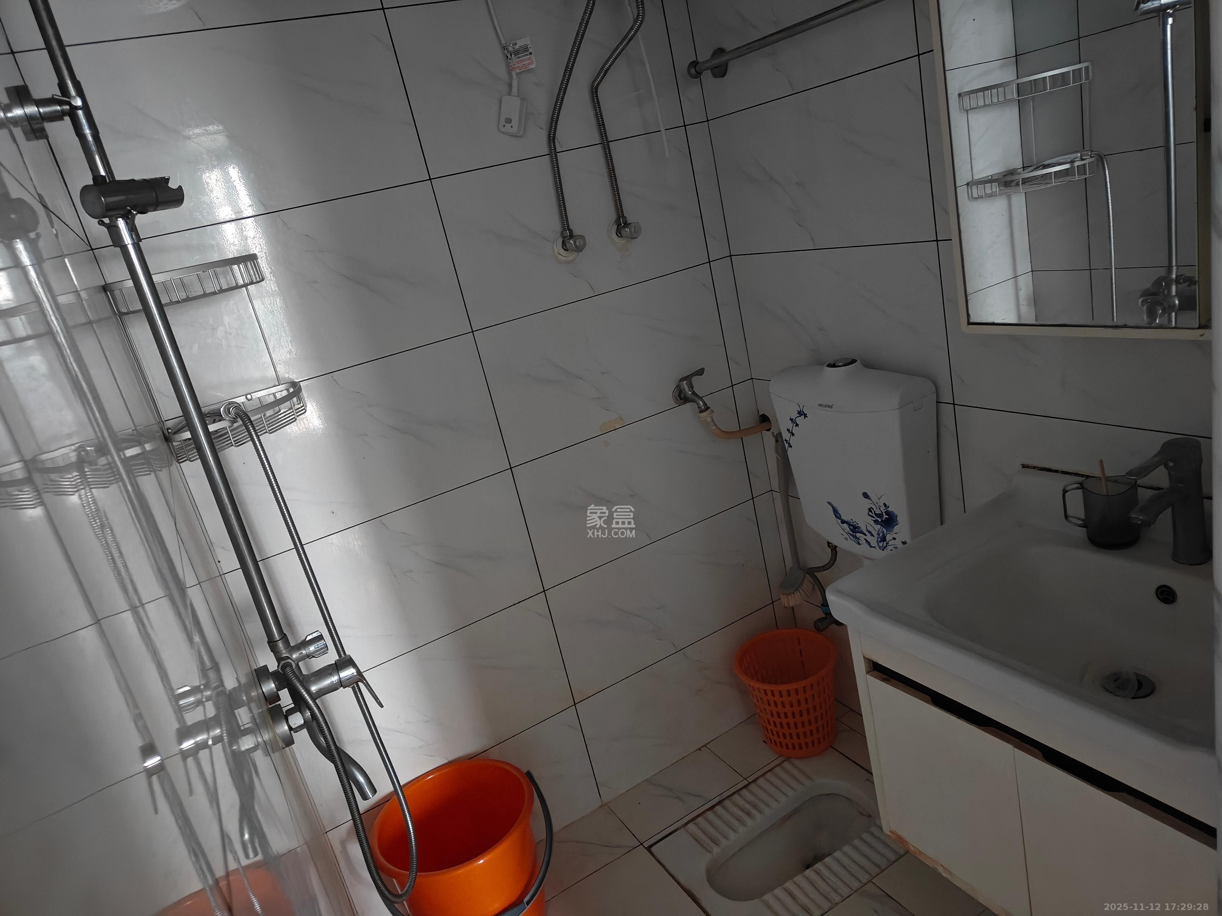 MOMA当代广场 1室2厅1卫 1000.0元/月 MOMA当代广场 1室2厅1卫 1000.0元/月室内图