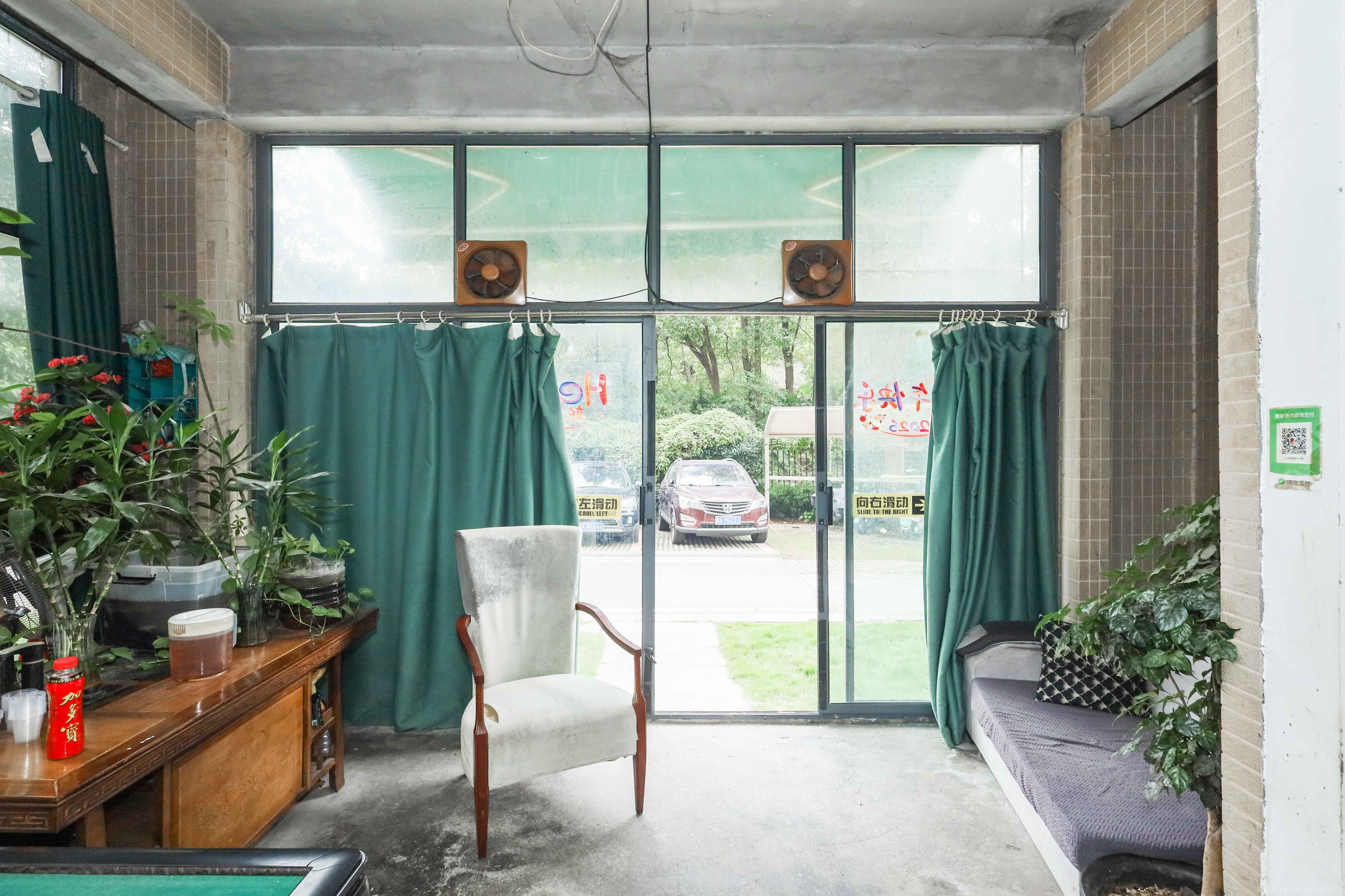 天元涉外景园C区  3室2厅2卫    89.0万阳台