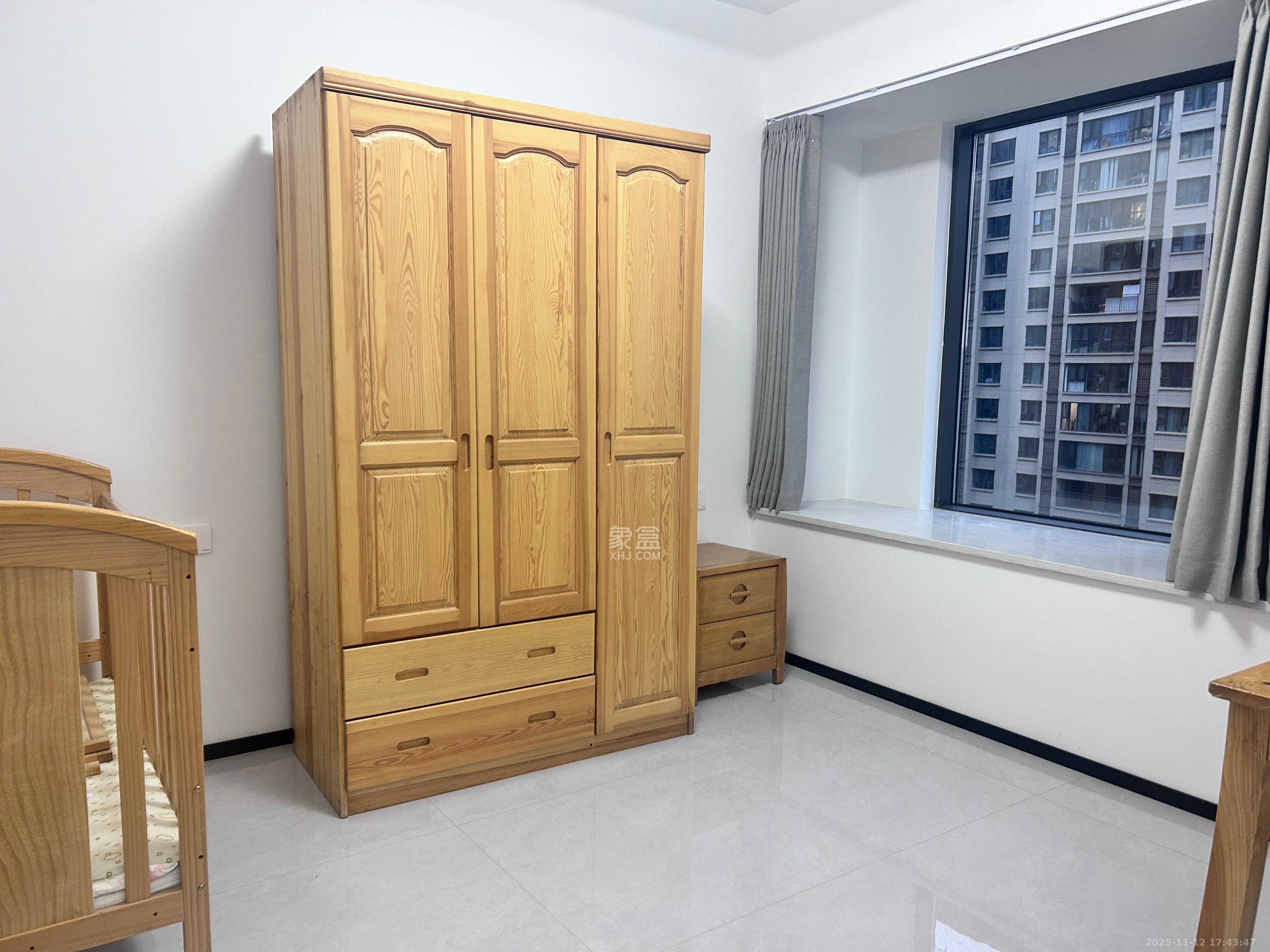 城发恒伟星雅韵(恒伟星辉苑) 4室2厅2卫 3800.0元/月 城发恒伟星雅韵(恒伟星辉苑) 4室2厅2卫 3800.0元/月室内图