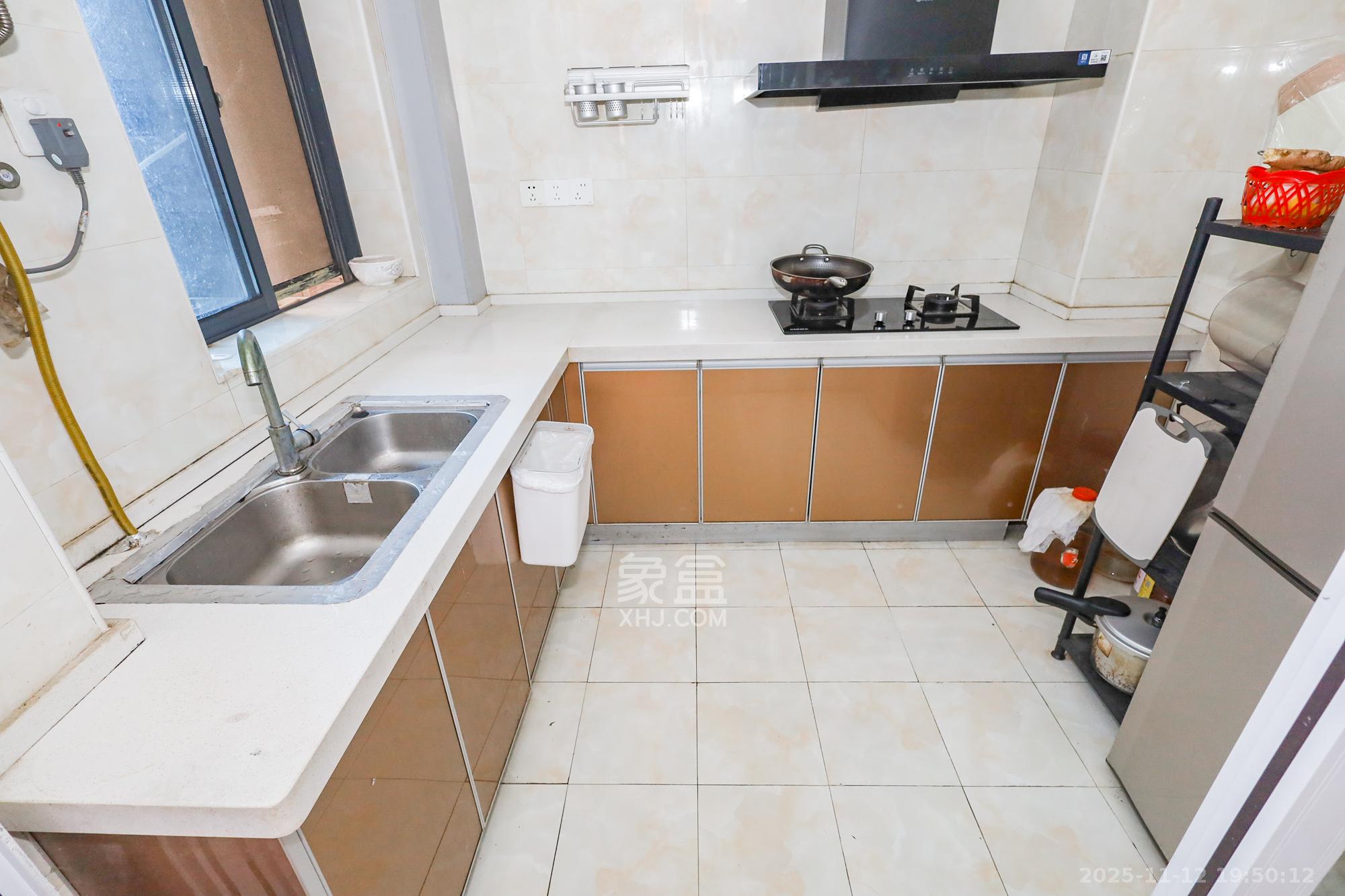 滨江海棠湾 3室2厅1卫 72.0万 滨江海棠湾 3室2厅1卫 72.0万厨房