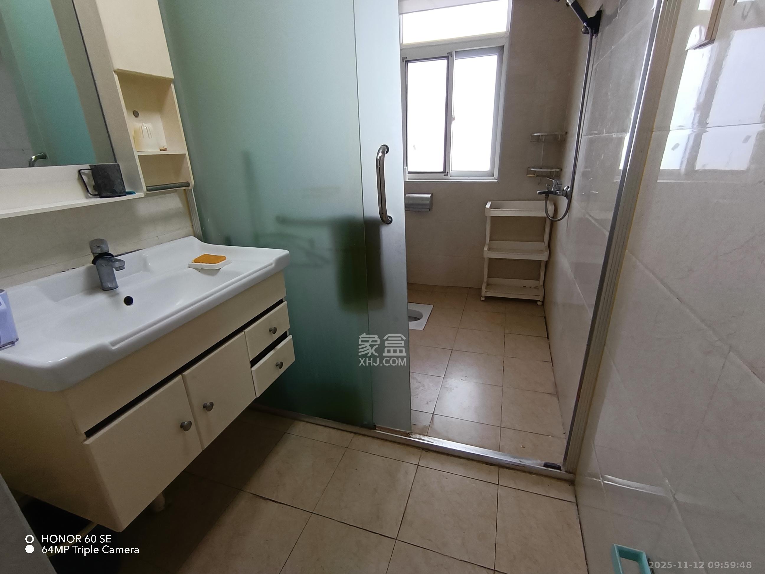 谷山乐园二期  3室2厅1卫    1900.0元/月室内图