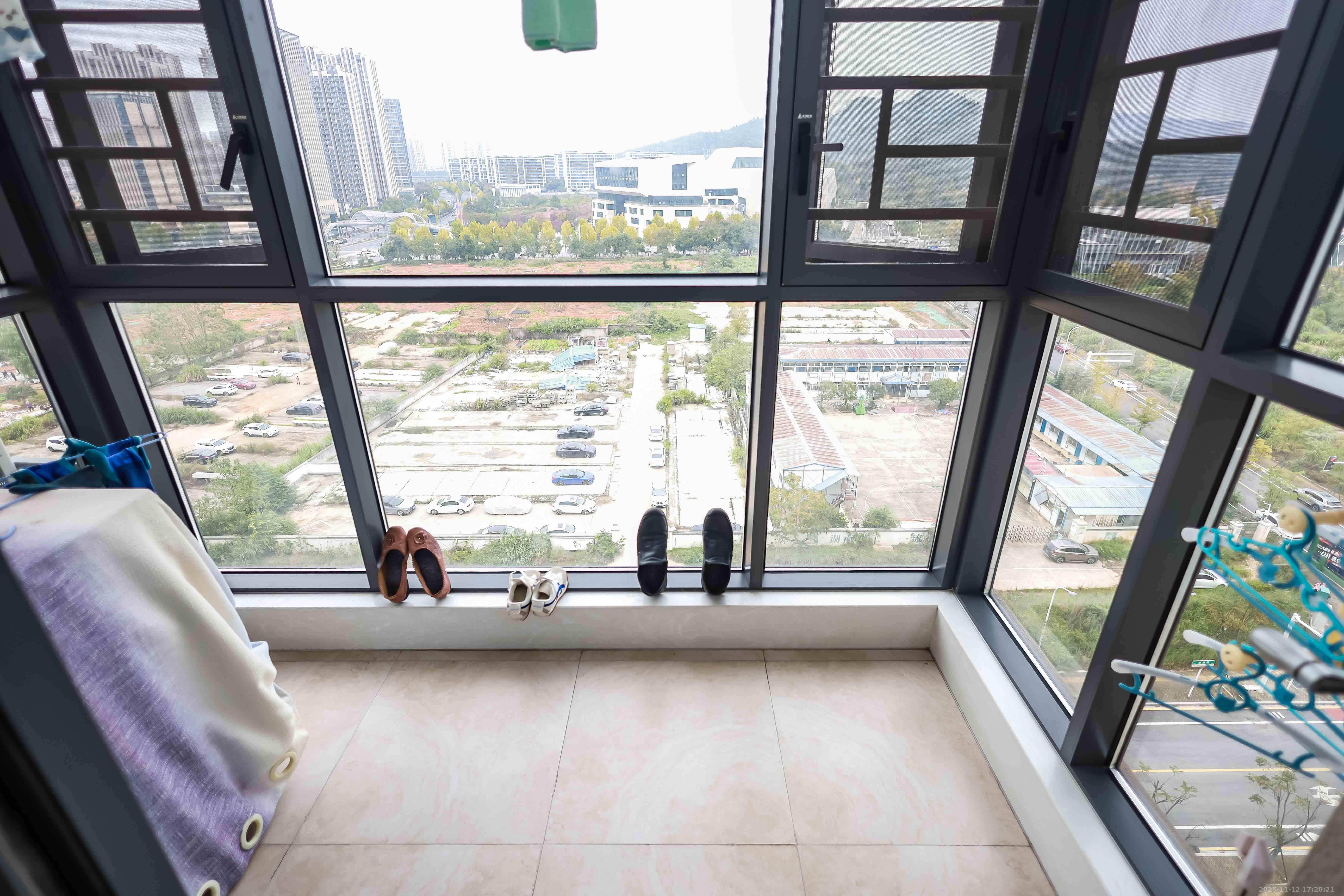 麓谷山湖郡  4室2厅2卫    121.0万阳台