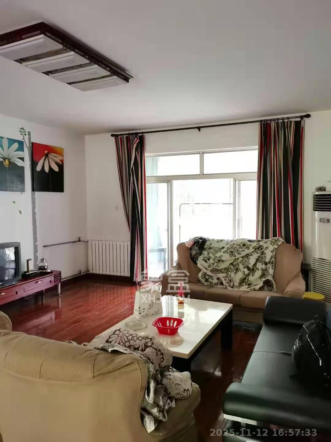 九峰小区（一二三四区）  4室2厅2卫    3500.0元/月