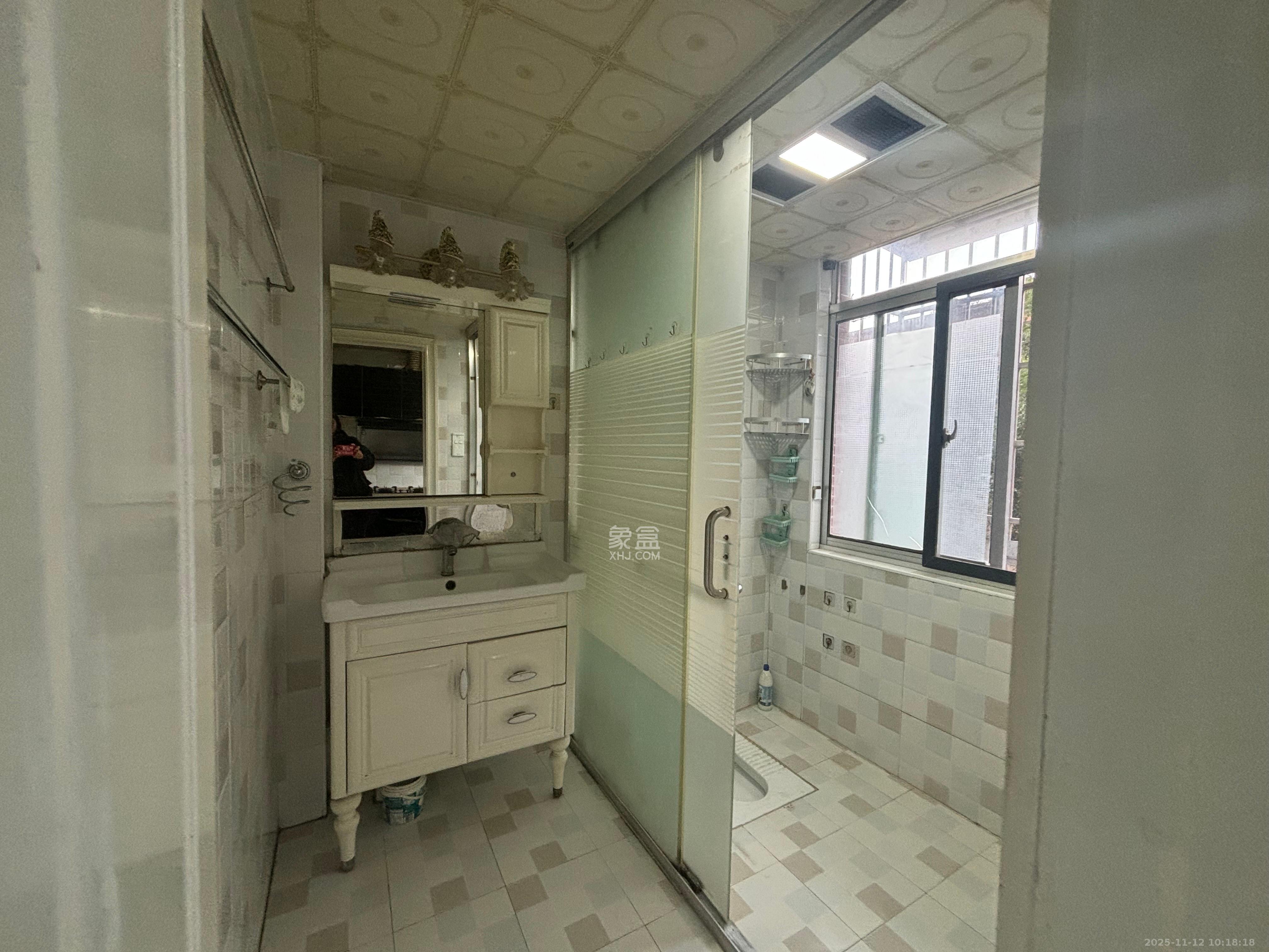 先锋新宇  3室2厅2卫    2500.0元/月室内图