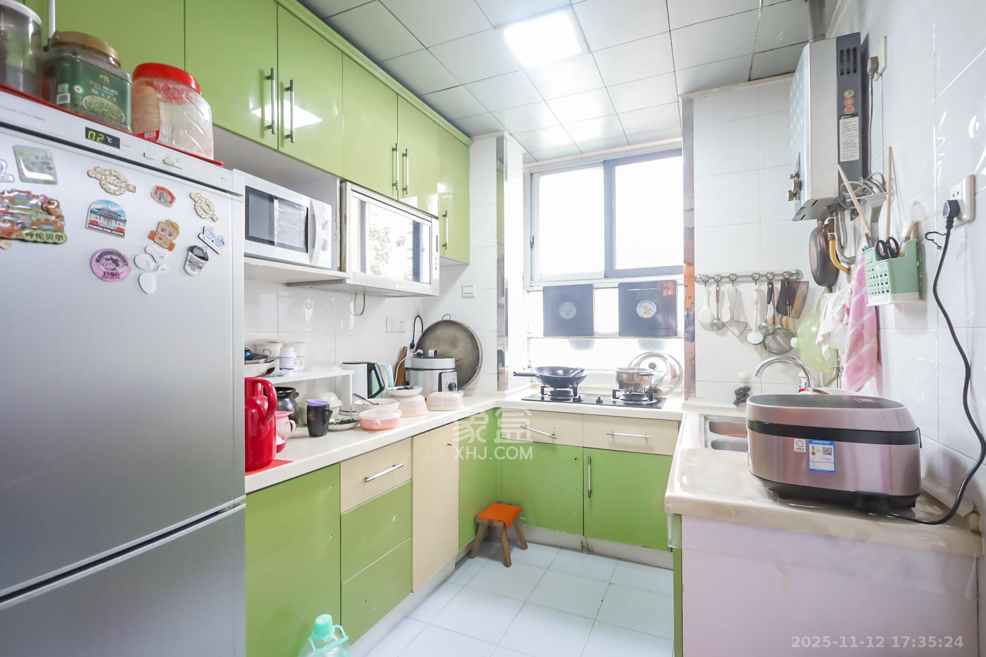 园林局宿舍  2室2厅1卫    61.8万厨房