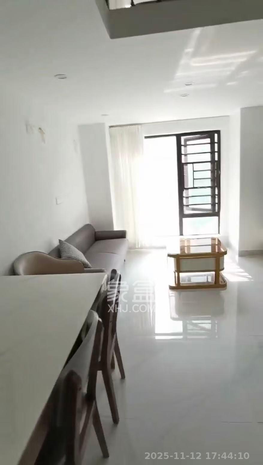 卓越江岸  2室0厅0卫    2200.0元/月