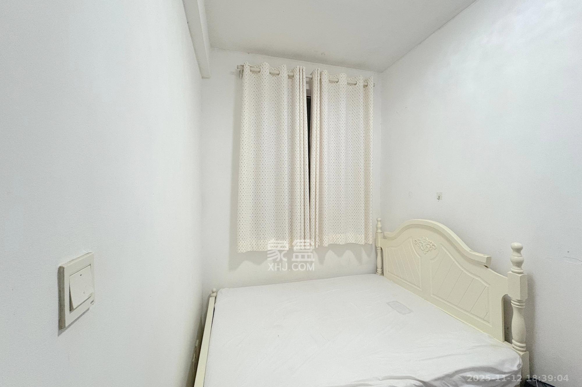 中天广场  1室1厅1卫    55.0万卧室