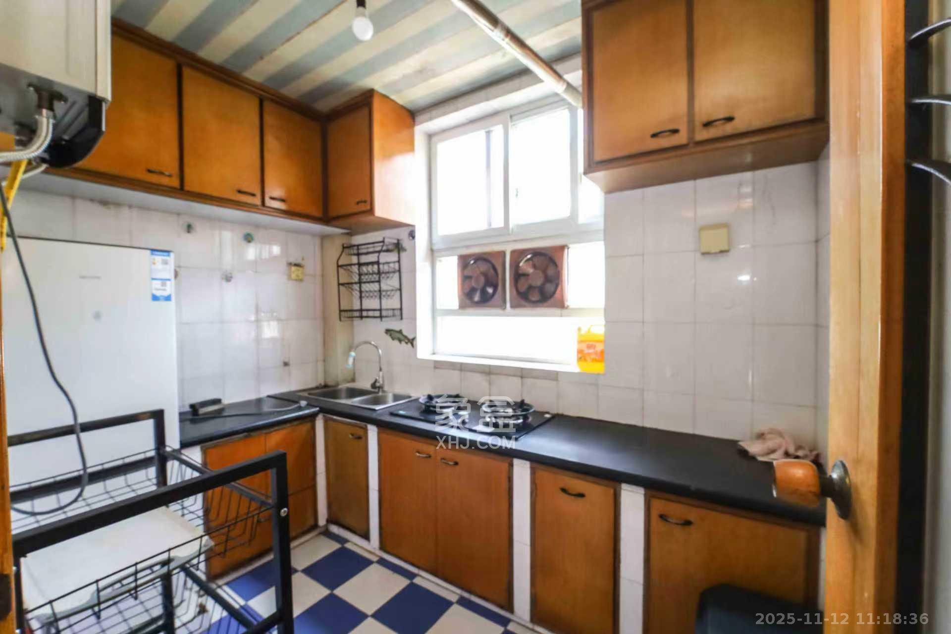 德政园  3室2厅2卫    1800.0元/月室内图