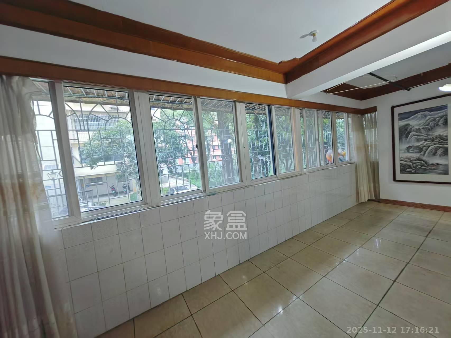 高家坪住宅新区  3室2厅2卫    3200.0元/月室内图