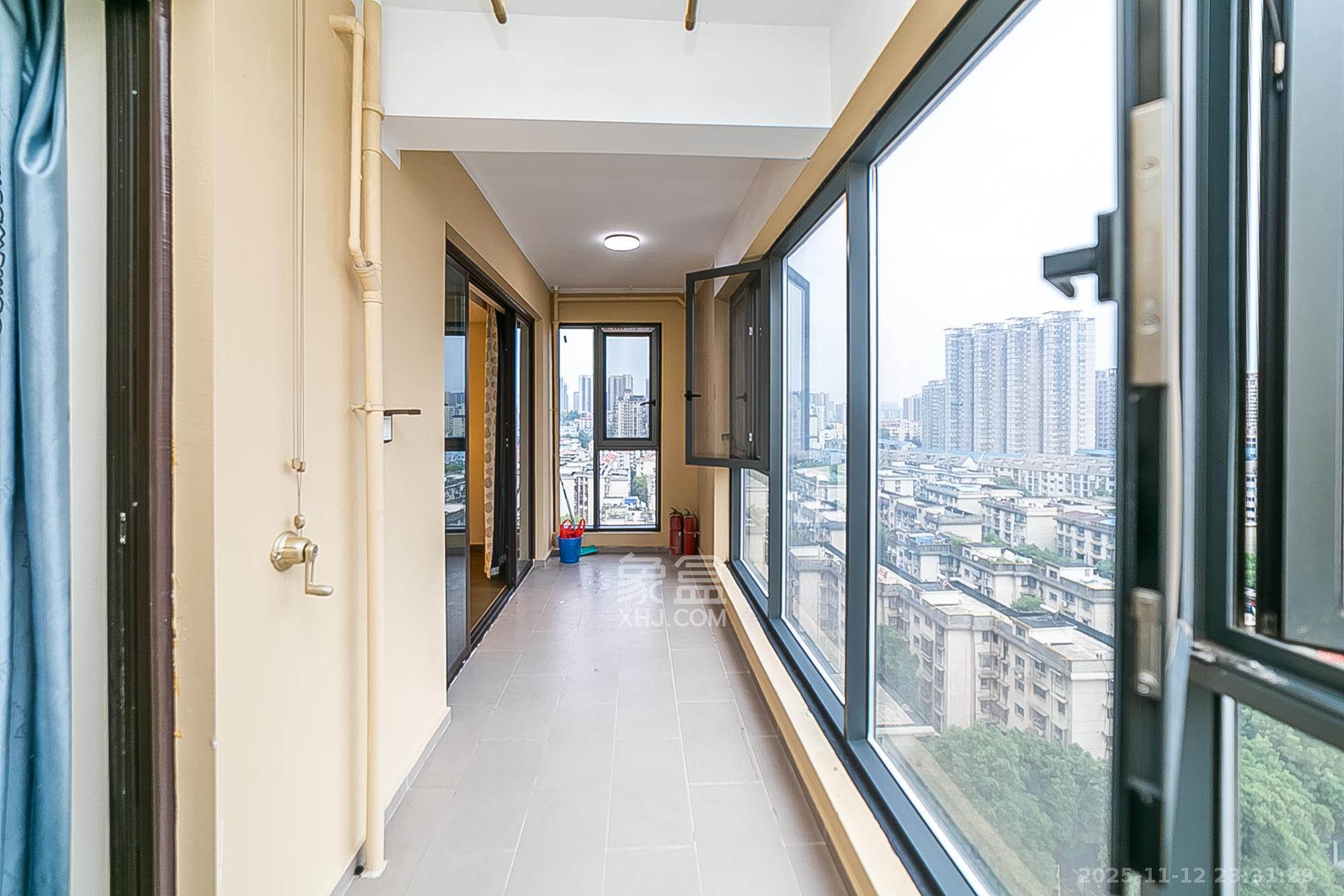 新力铂园（江山云著）  3室2厅2卫    128.0万阳台