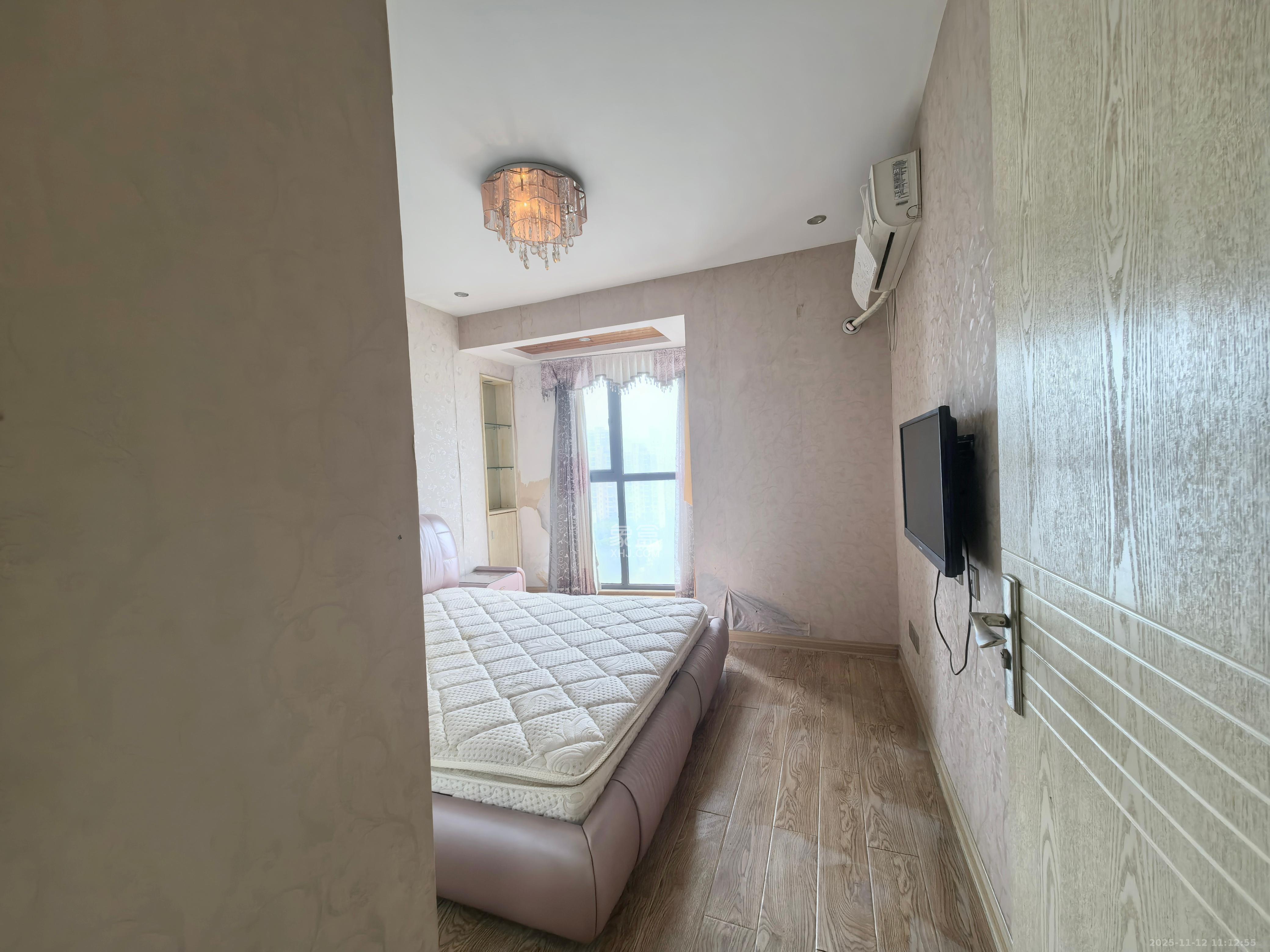 新华都万家城  2室2厅1卫    2500.0元/月室内图