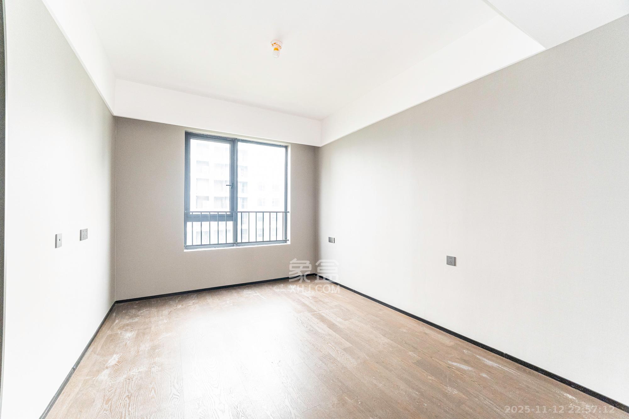 万科松湖天地 4室2厅4卫 478.0万 万科松湖天地 4室2厅4卫 478.0万卧室