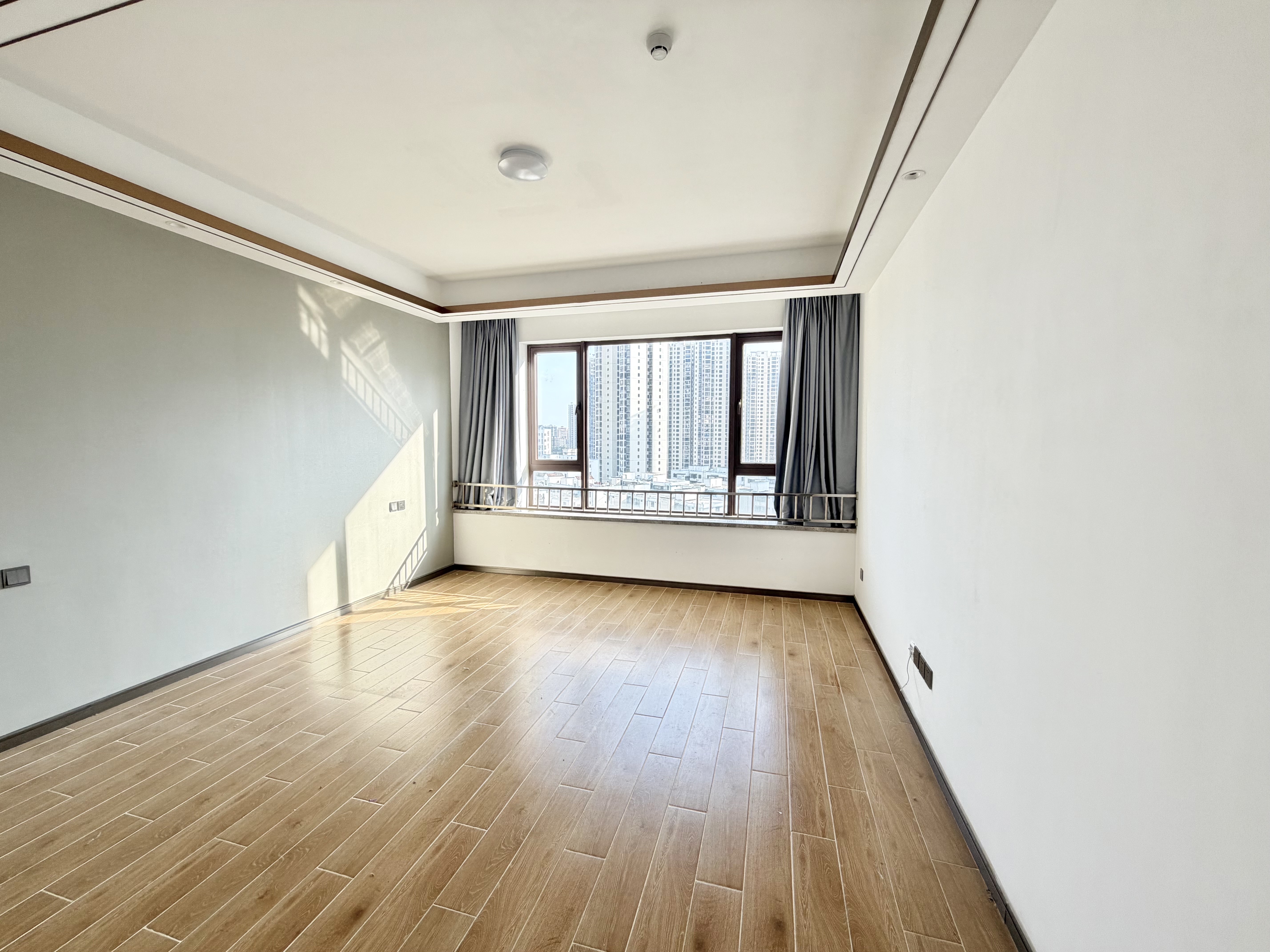 海航豪庭南苑  3室2厅2卫    5500.0元/月室内图