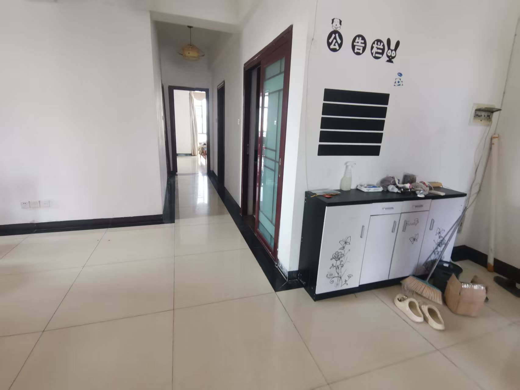 上城名都  3室2厅2卫    2400.0元/月室内图