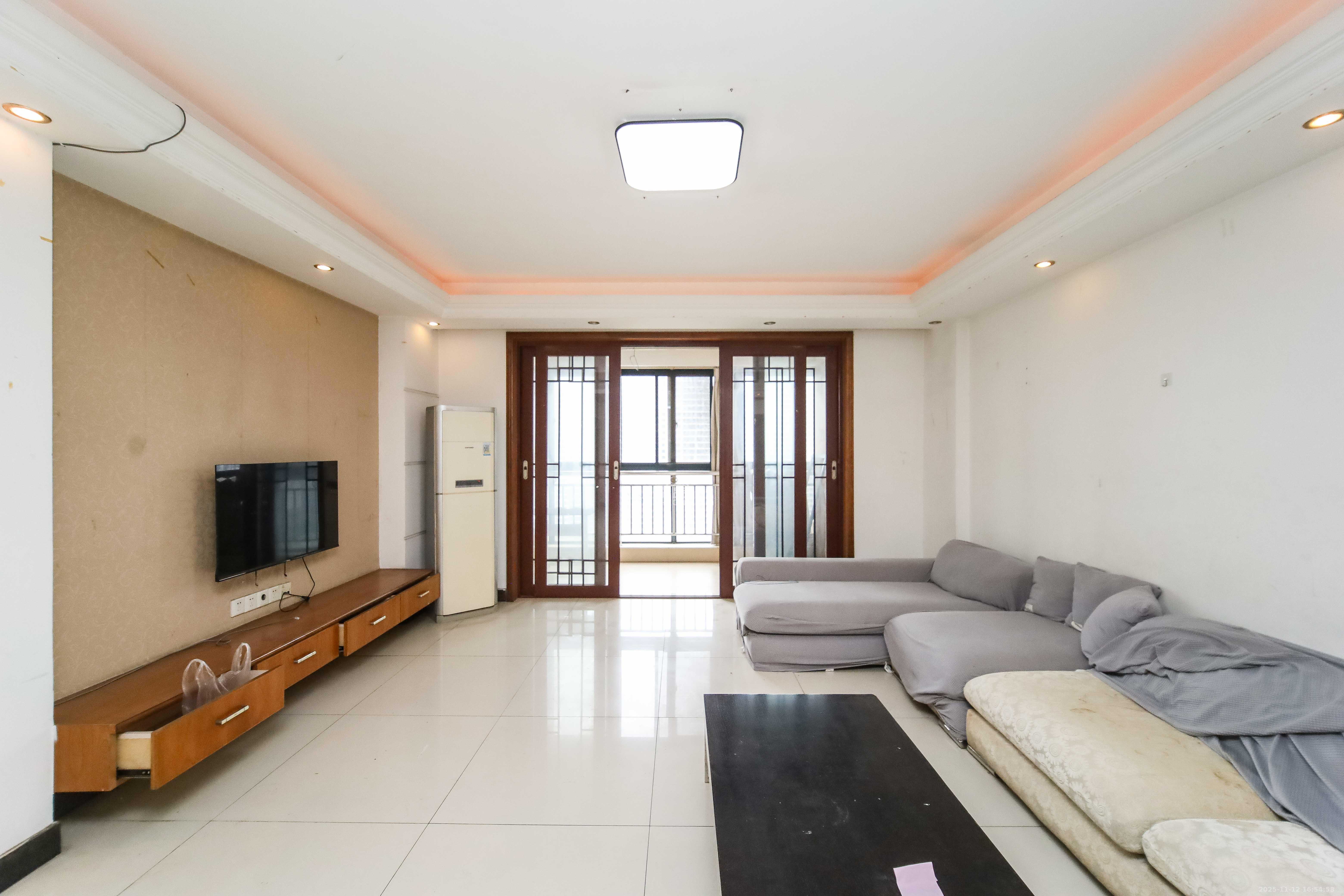 浏阳河畔家园  3室2厅2卫    90.0万