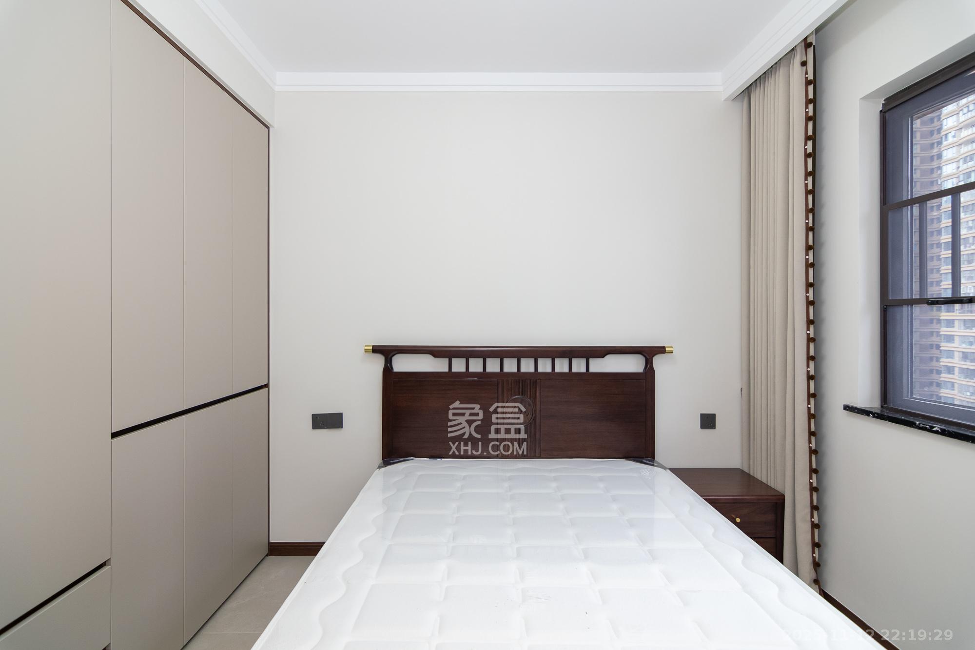 润和长郡（润和紫郡二三期）  5室2厅2卫    129.0万卧室