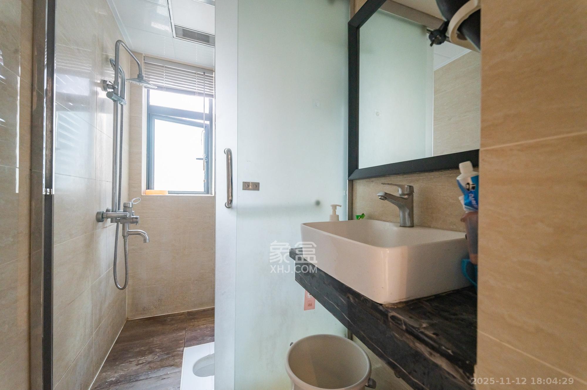 海伦春天  3室2厅2卫    79.8万卫生间