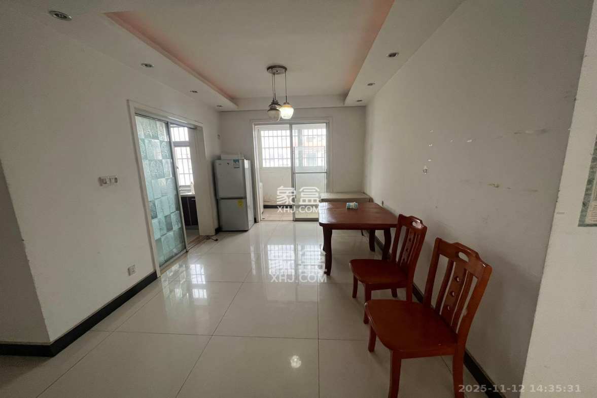 嘉盛华庭(一期、二期、三期) 3室2厅1卫 2700.0元/月 嘉盛华庭(一期、二期、三期) 3室2厅1卫 2700.0元/月室内图